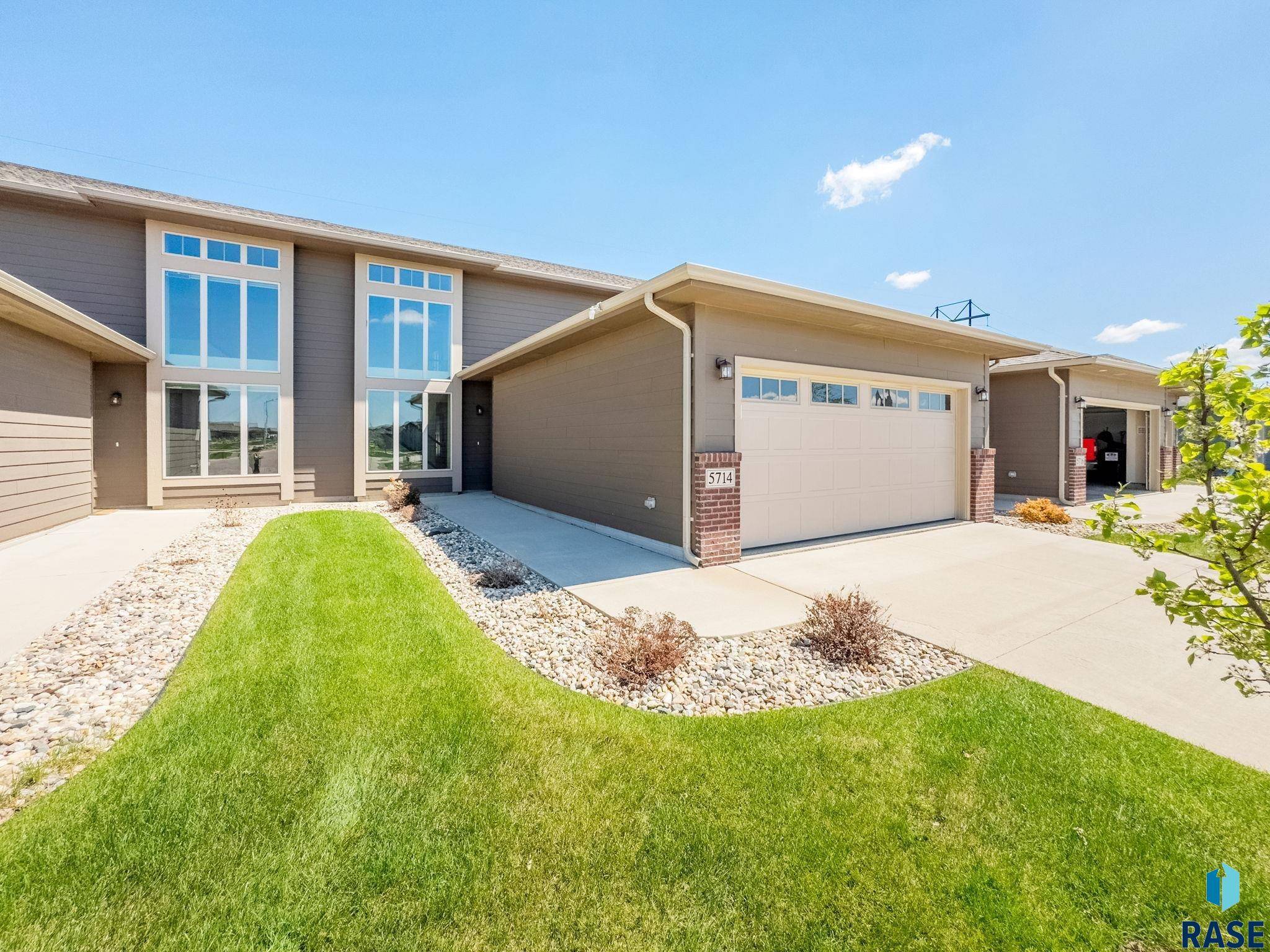 Sioux Falls, SD 57108,5714 S Woodlily Ave