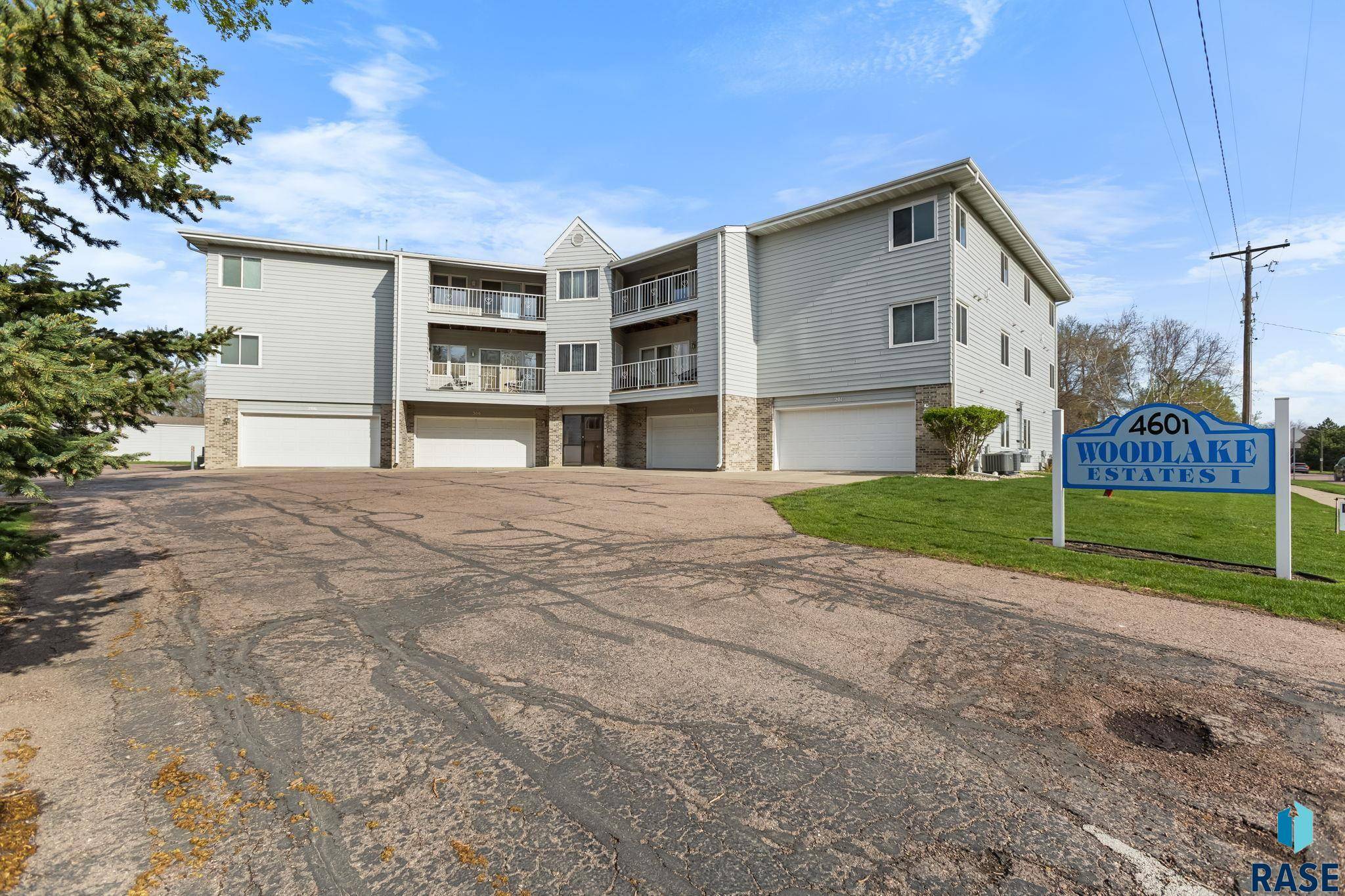 Sioux Falls, SD 57106,4601 S Oxbow Ave #301