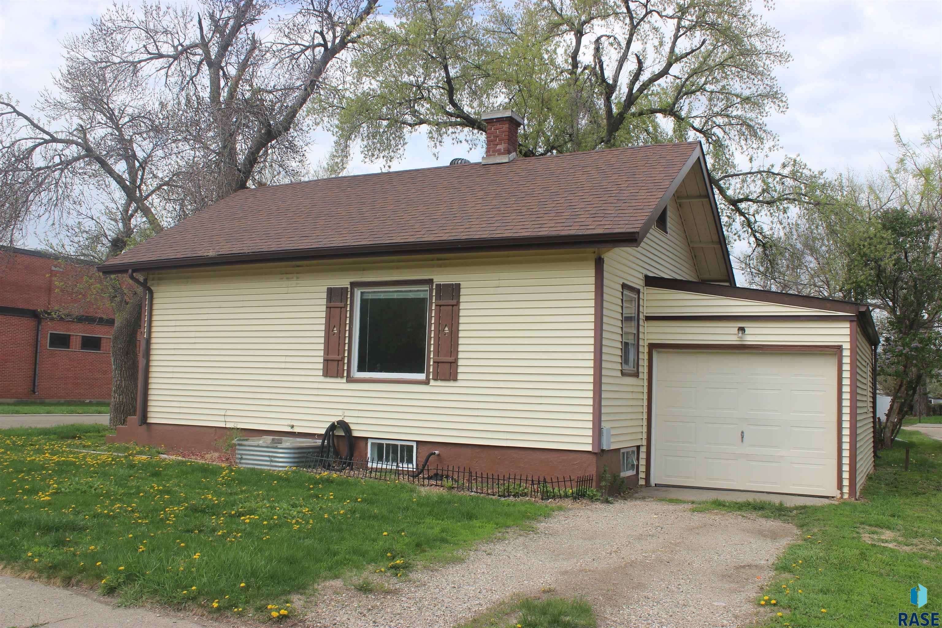 Aberdeen, SD 57401,121 NE 5th Ave