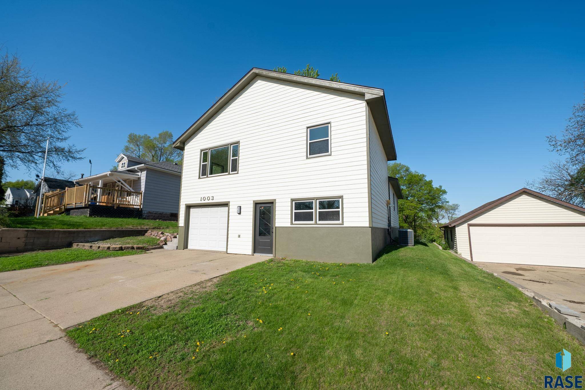 Sioux Falls, SD 57104,1003 N Prairie Ave