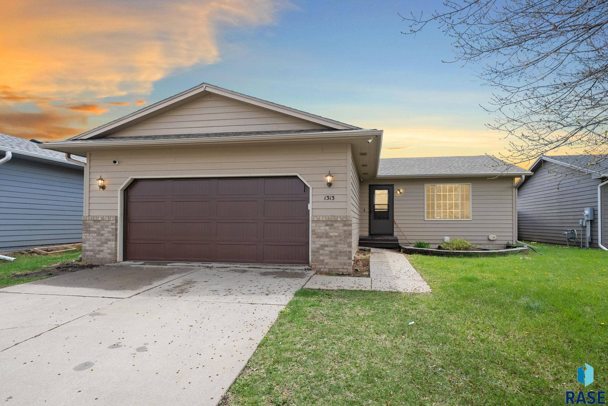 Sioux Falls, SD 57104,1313 E 71st St N