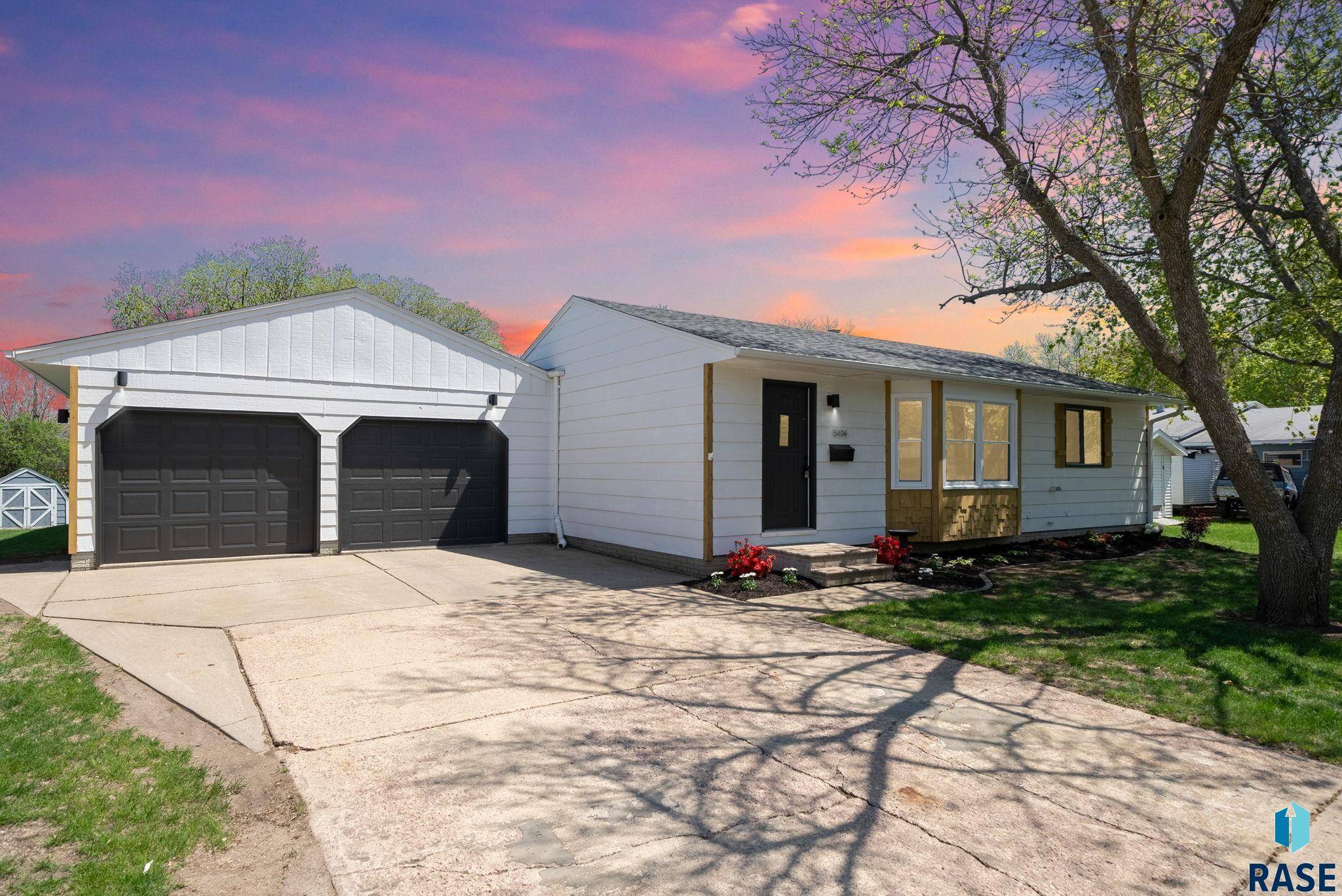 Sioux Falls, SD 57106,5404 W Deer Creek Dr