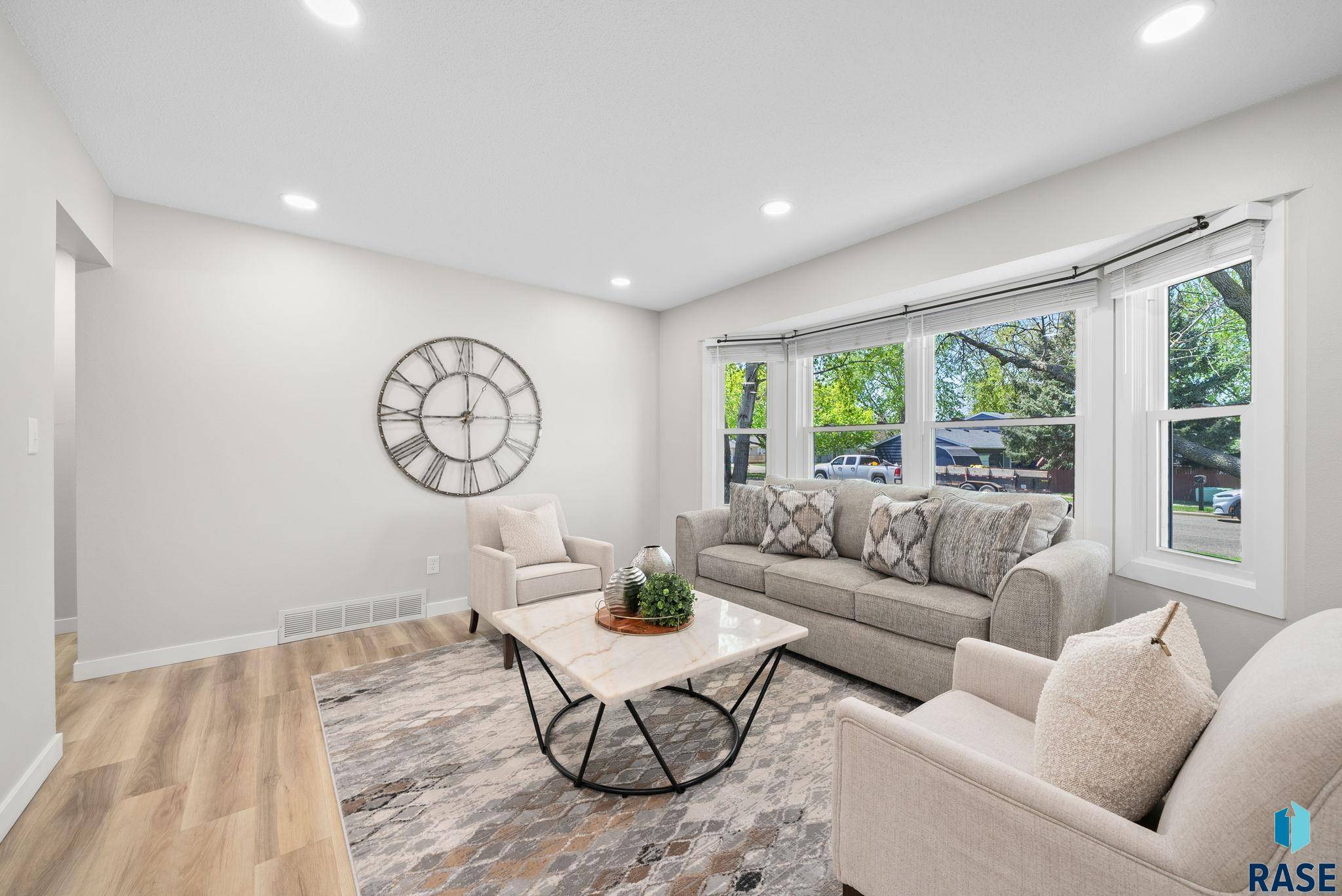 Sioux Falls, SD 57106,5404 W Deer Creek Dr