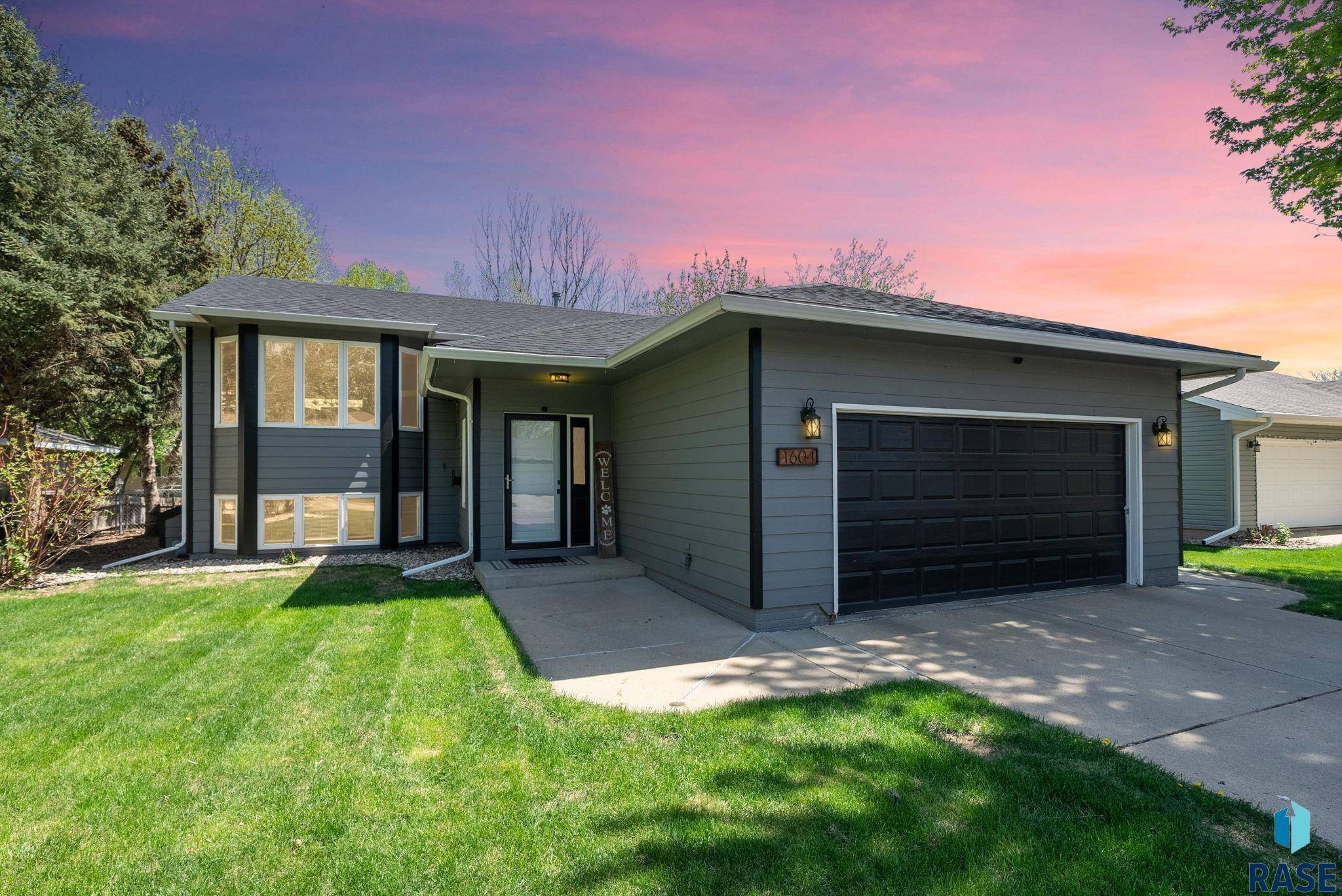 Sioux Falls, SD 57110,1604 S Hillview Rd