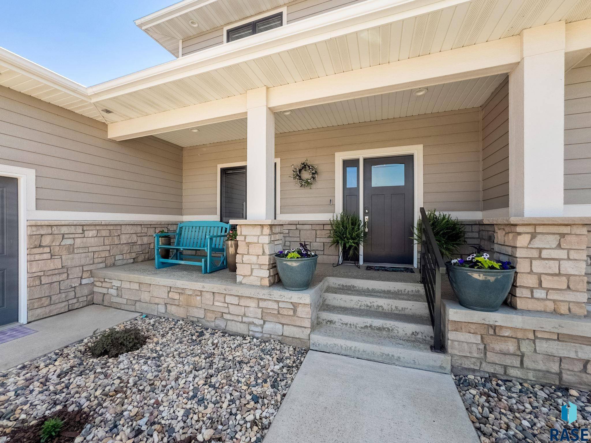 Sioux Falls, SD 57107,9207 W Lakeside Dr
