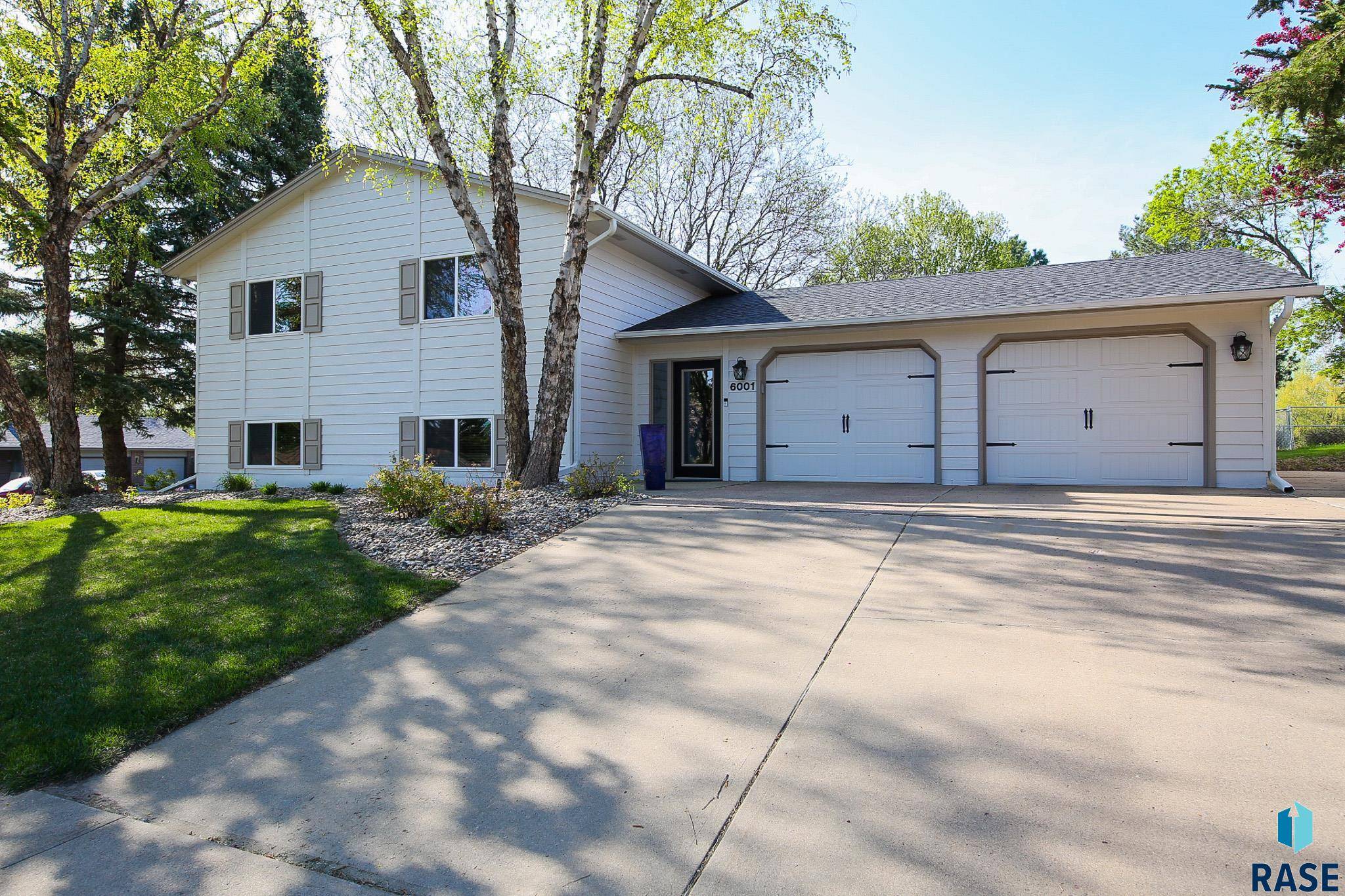Sioux Falls, SD 57106,6001 W 32nd St
