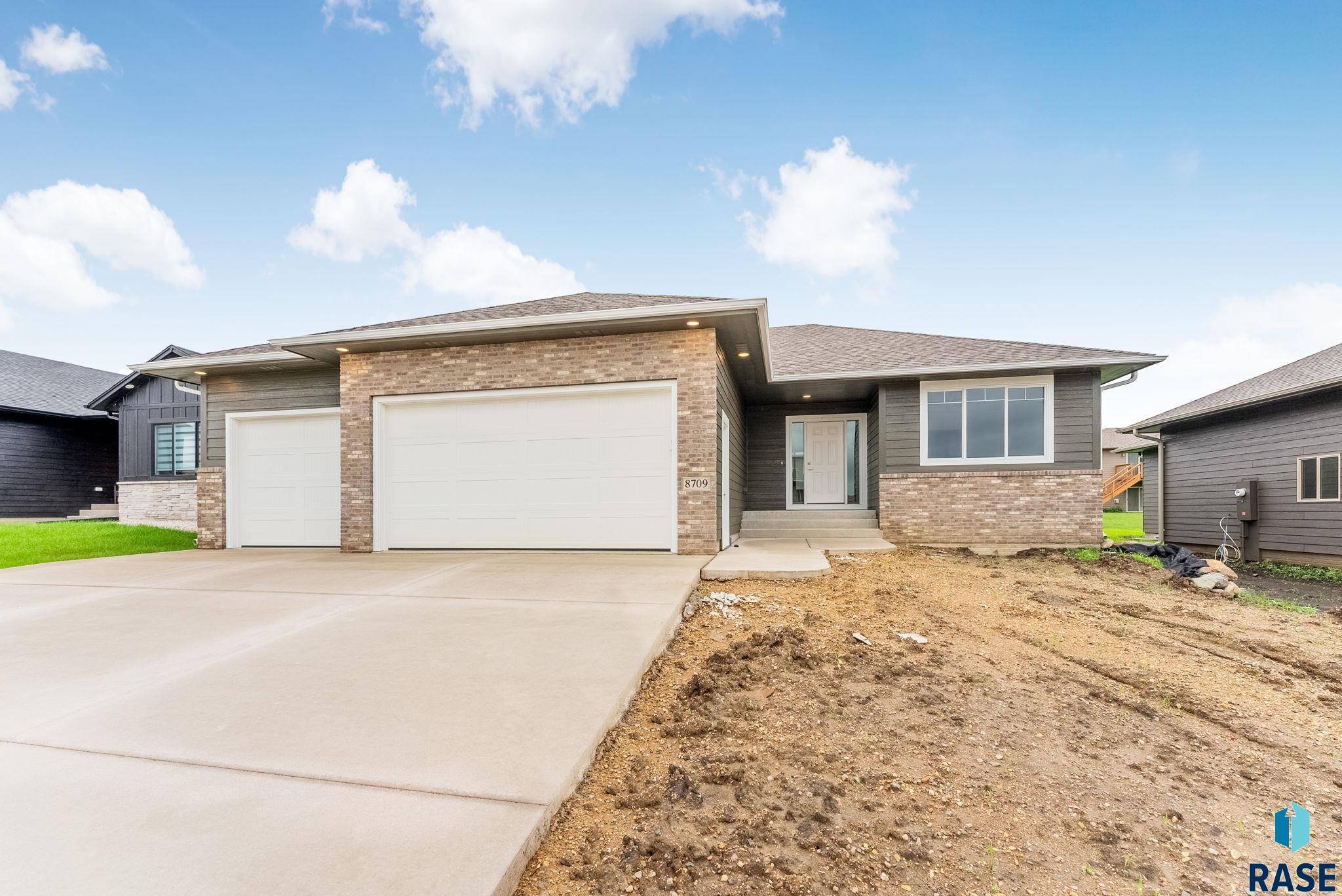 Sioux Falls, SD 57106,8709 W Rathburn St