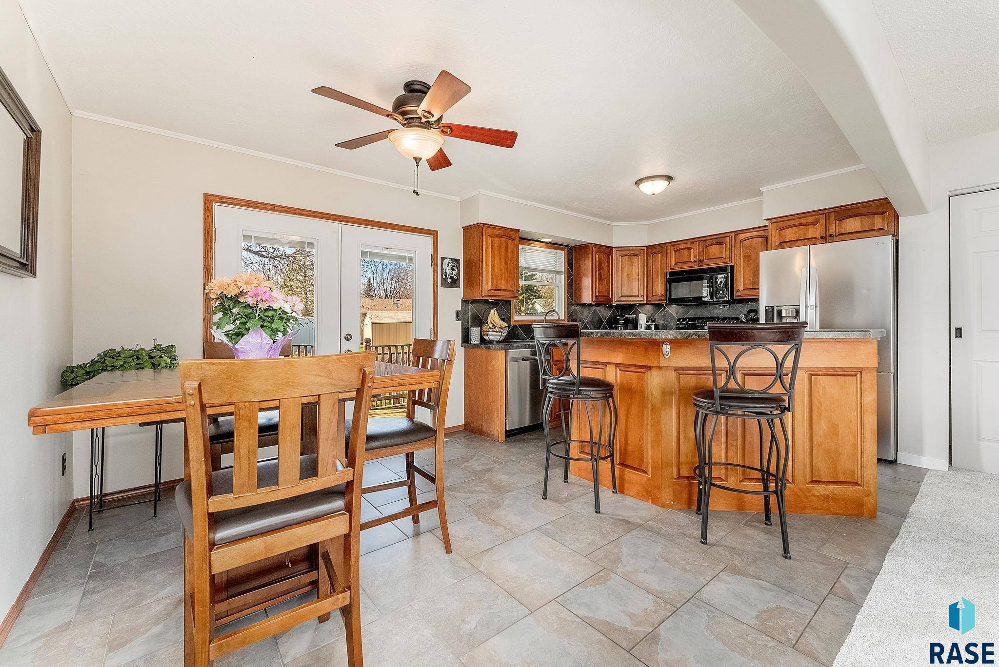 Sioux Falls, SD 57106,5209 S Holbrook Ave