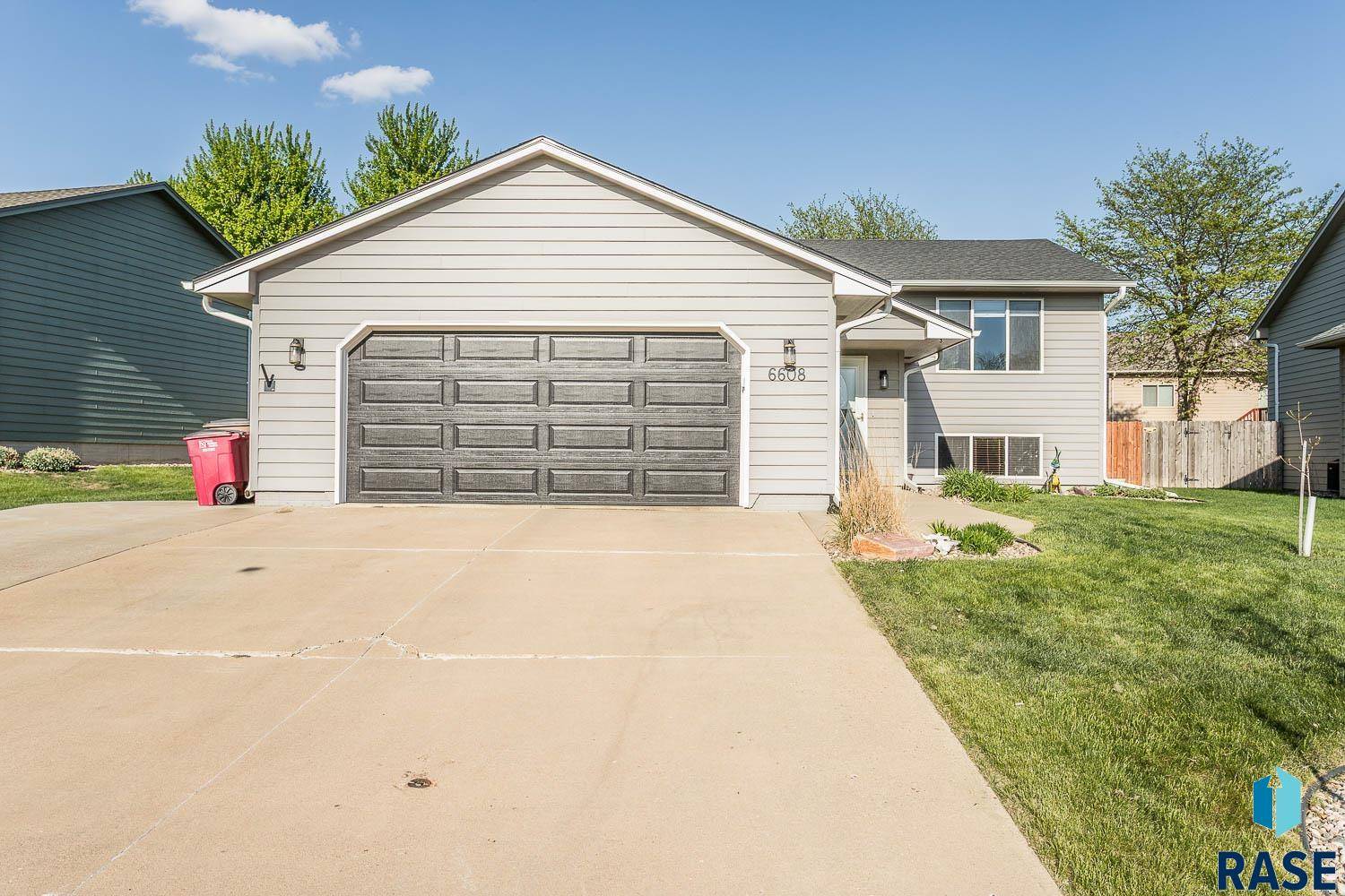 Sioux Falls, SD 57104,6608 N Alicia Ave