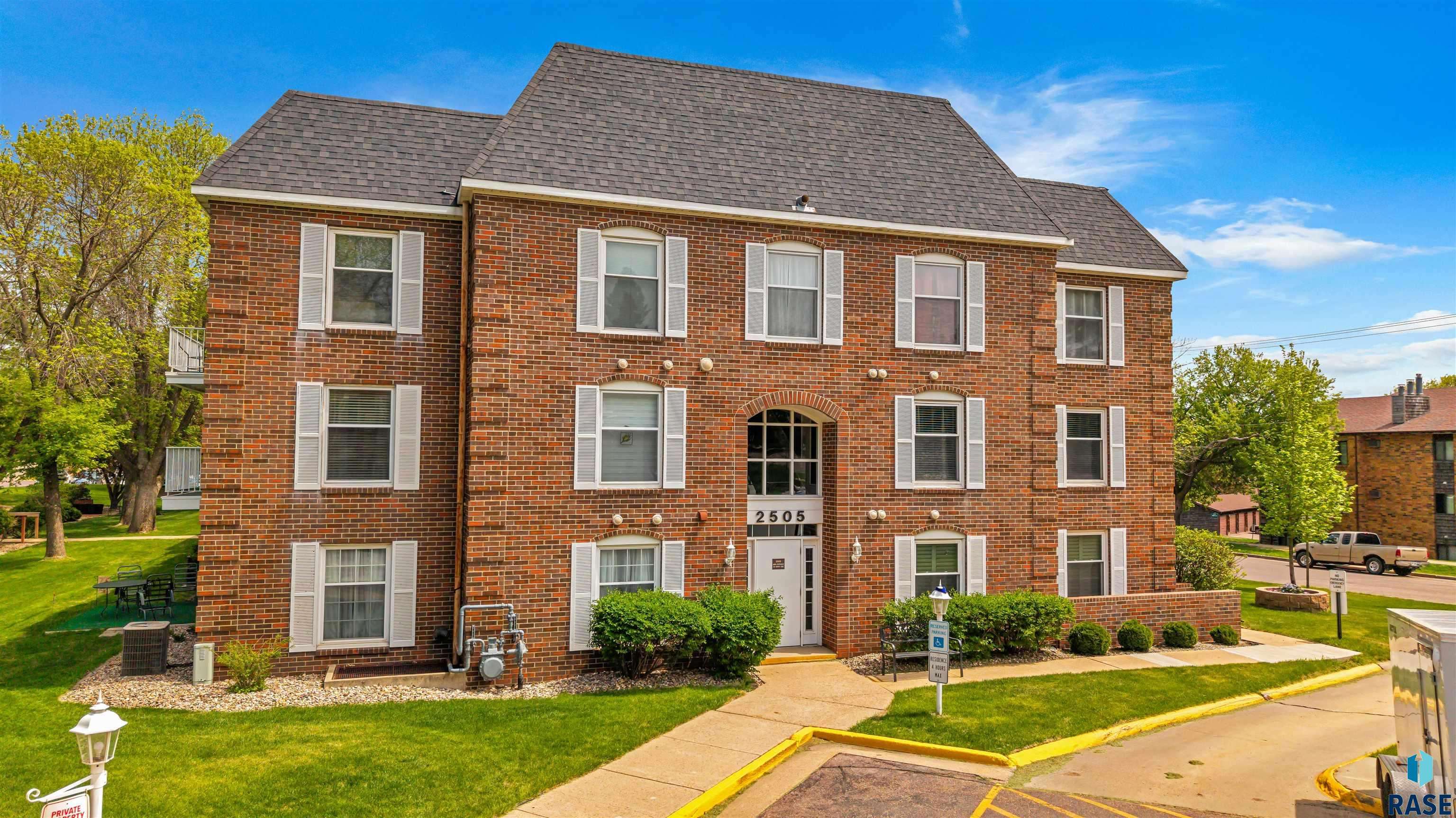 Sioux Falls, SD 57105,2505 S Kiwanis Ave #141
