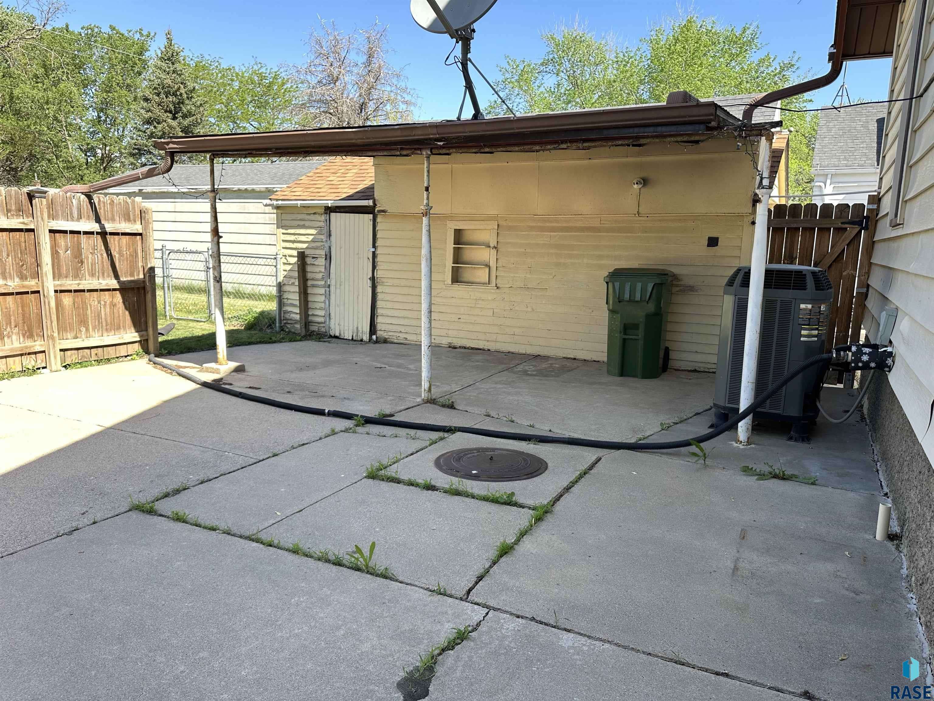 Freeman, SD 57029,533 S Poplar St