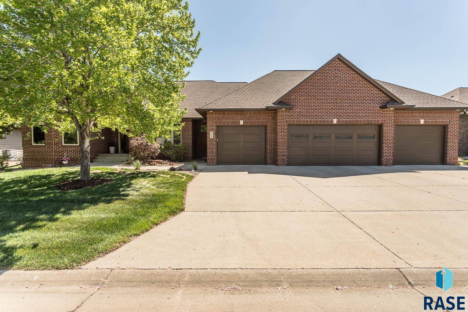 Sioux Falls, SD 57108,5900 S Lazy Ridge Pl