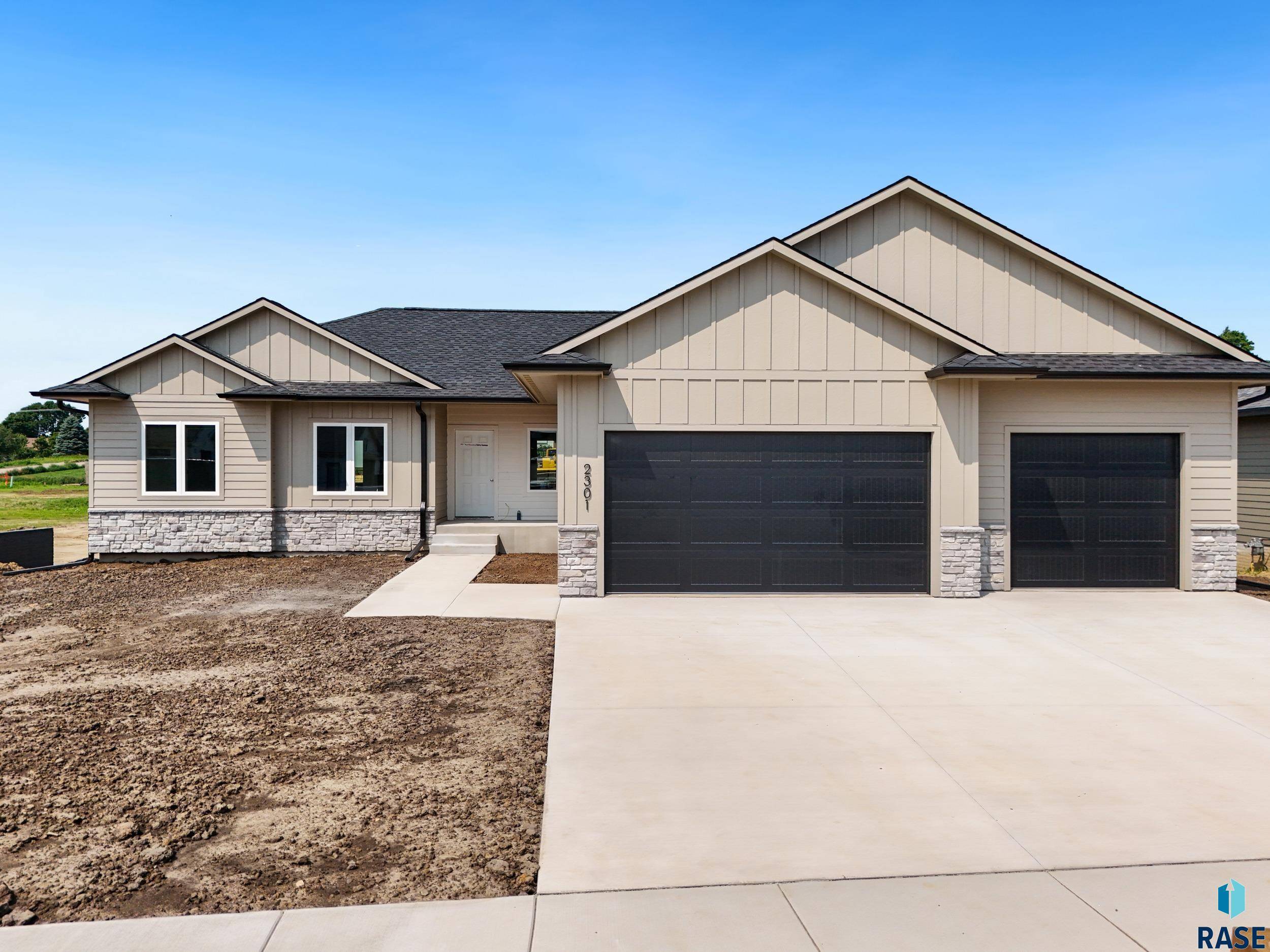 Sioux Falls, SD 57110,2301 S Red Oak Ave