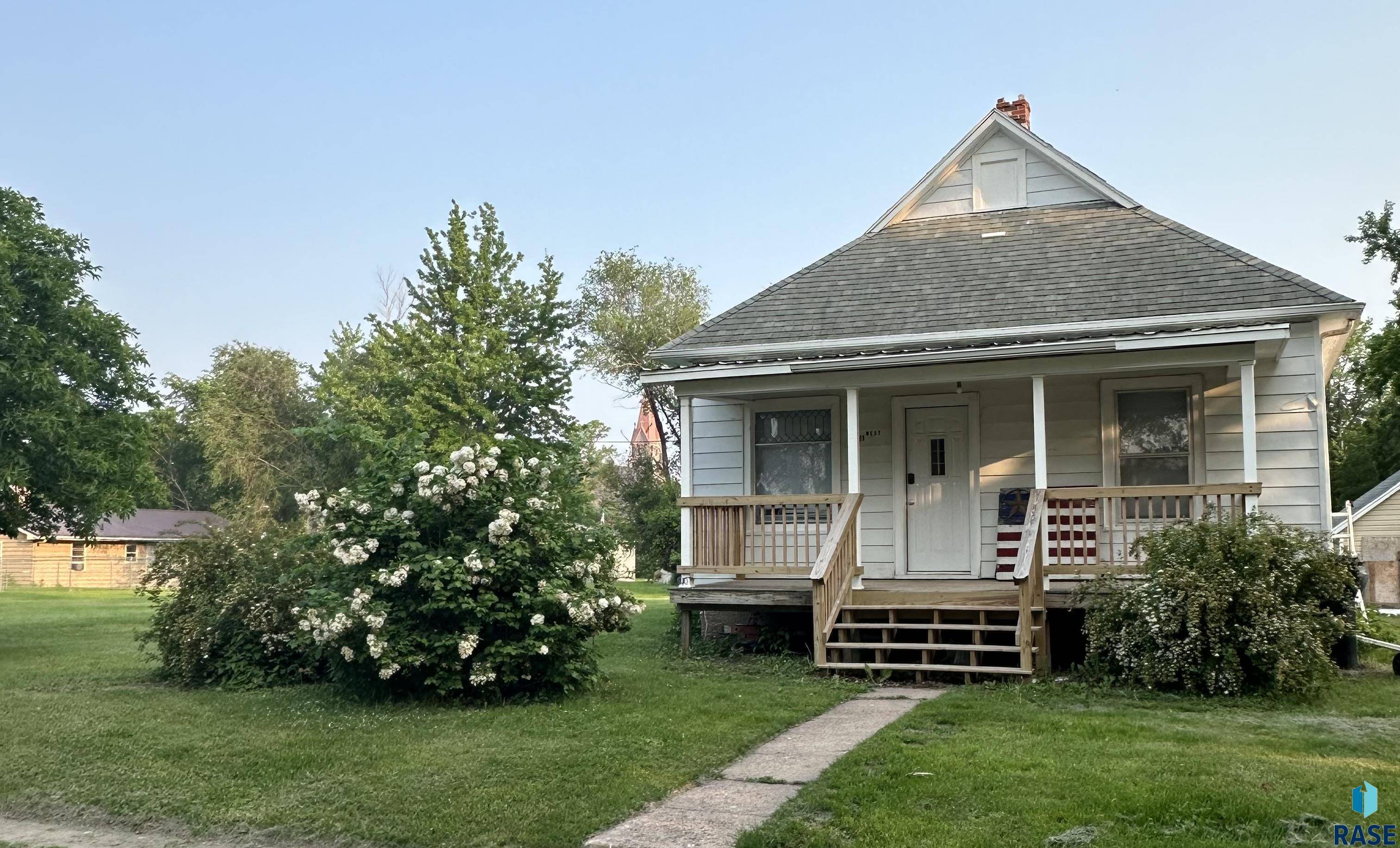 Salem, SD 57058,321 W Washington Ave