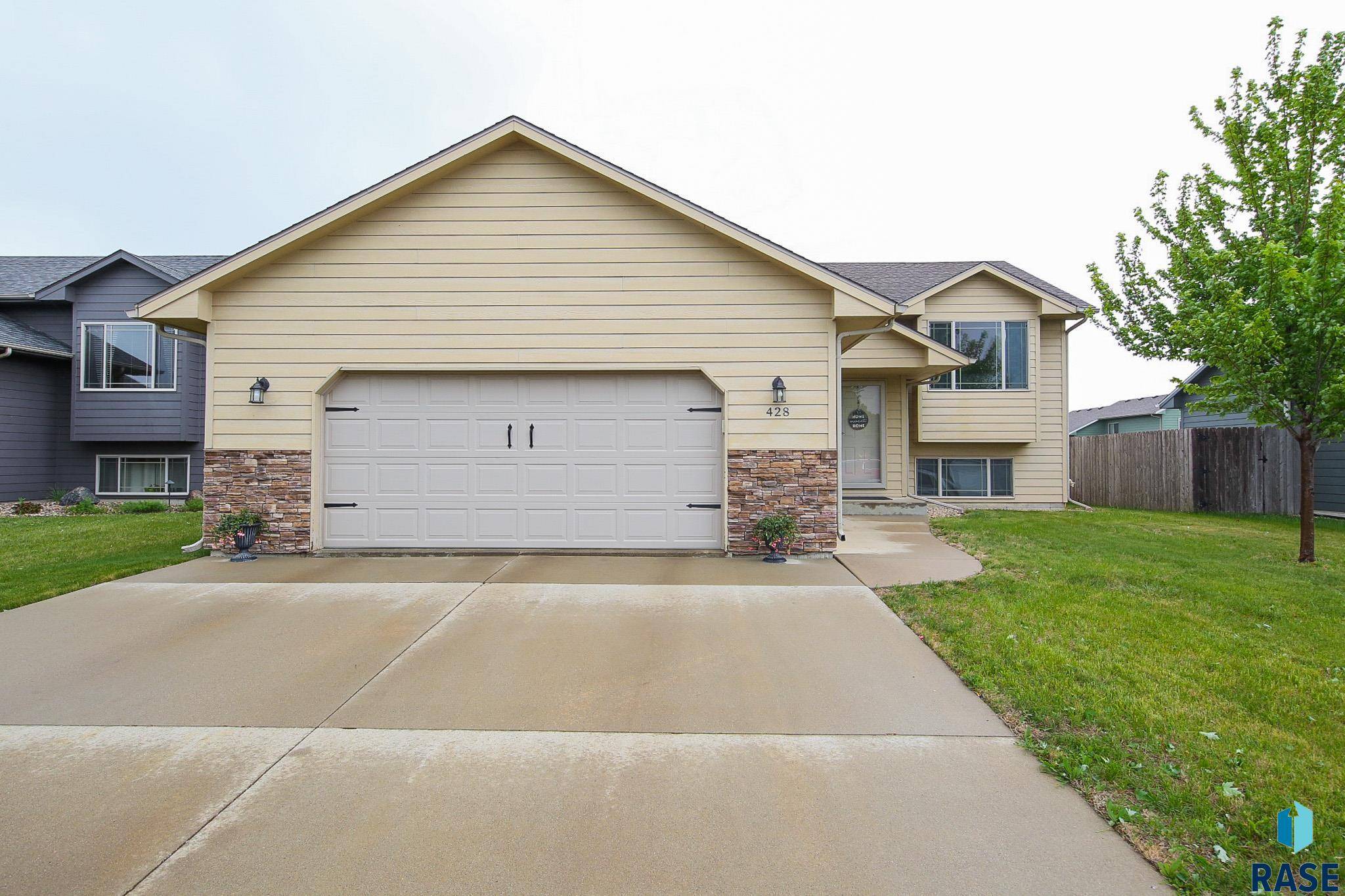 Harrisburg, SD 57032,428 N Perry Ln