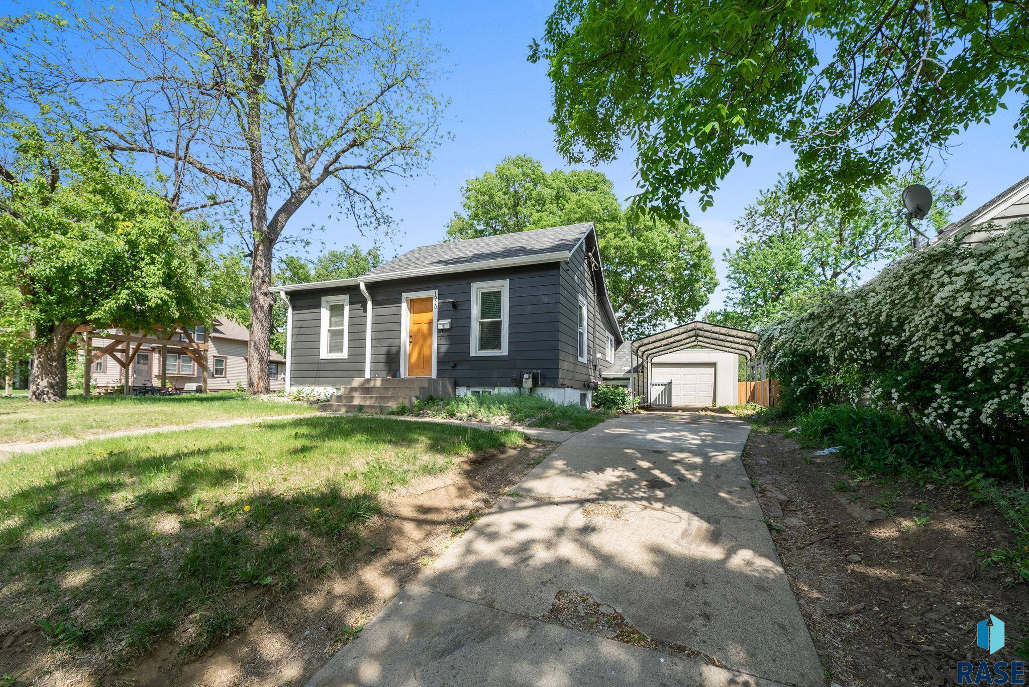Sioux Falls, SD 57105,1920 S Duluth Ave