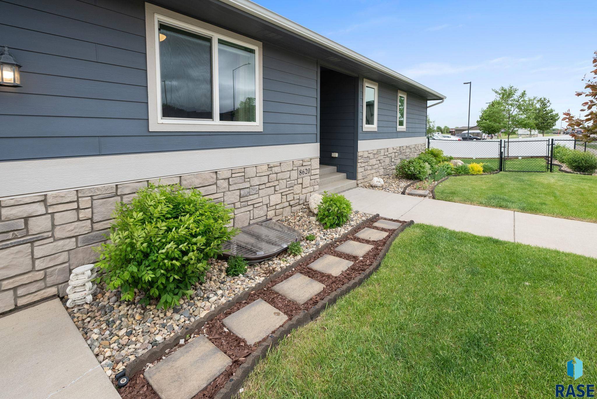 Sioux Falls, SD 57106,8620 W 22nd St