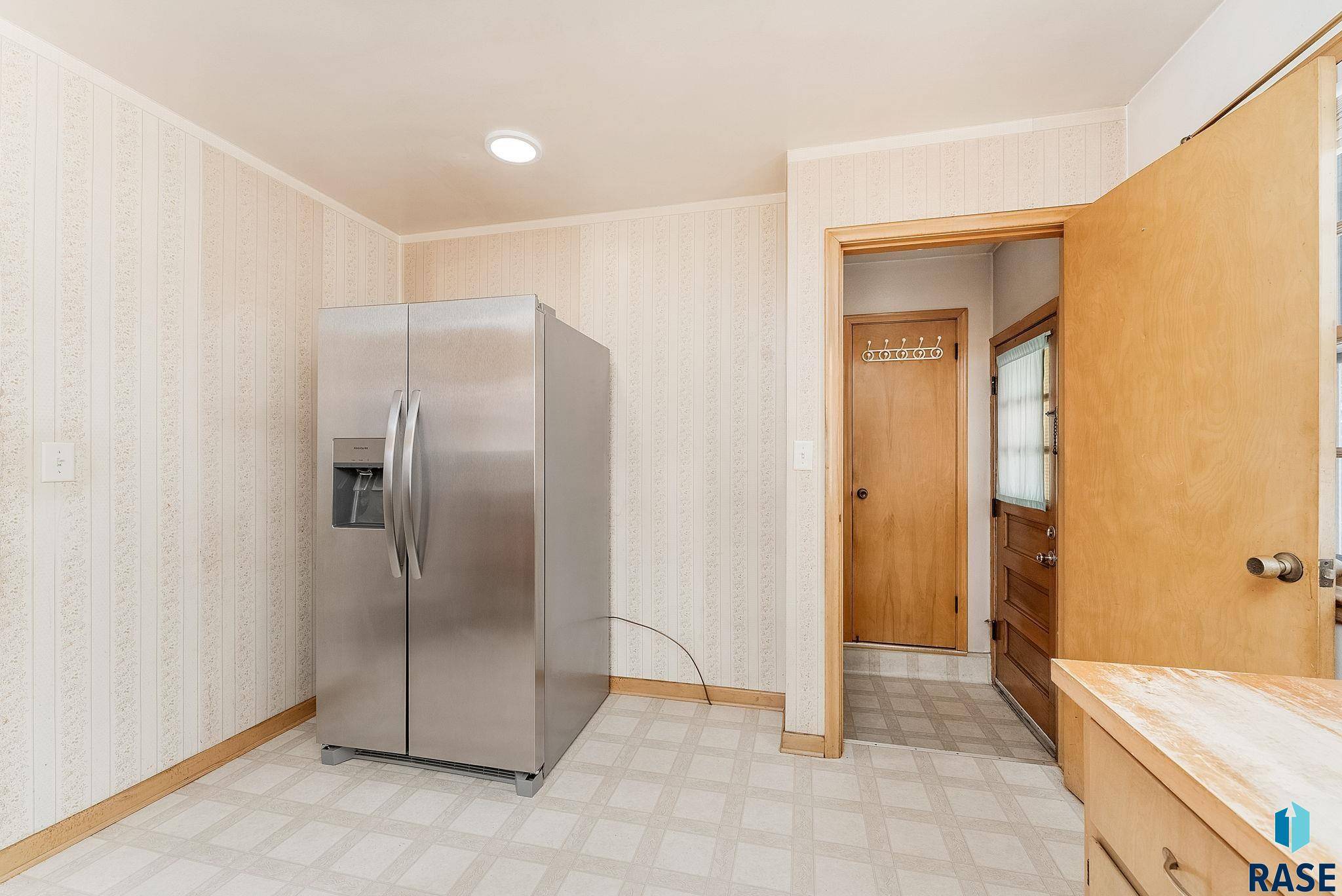 Sioux Falls, SD 57105,1941 S Grange Ave