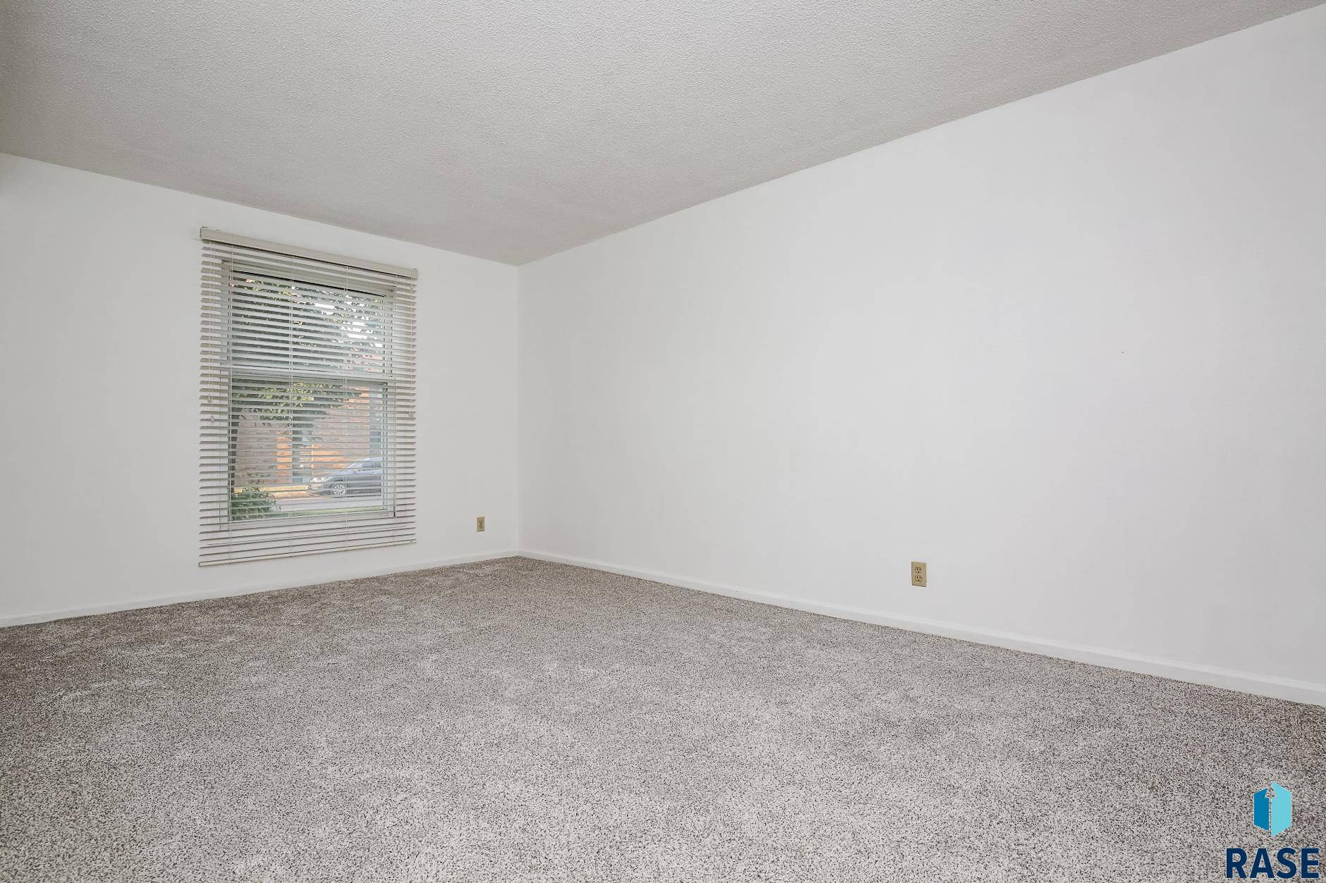 Sioux Falls, SD 57105,2505 S Kiwanis Ave #145