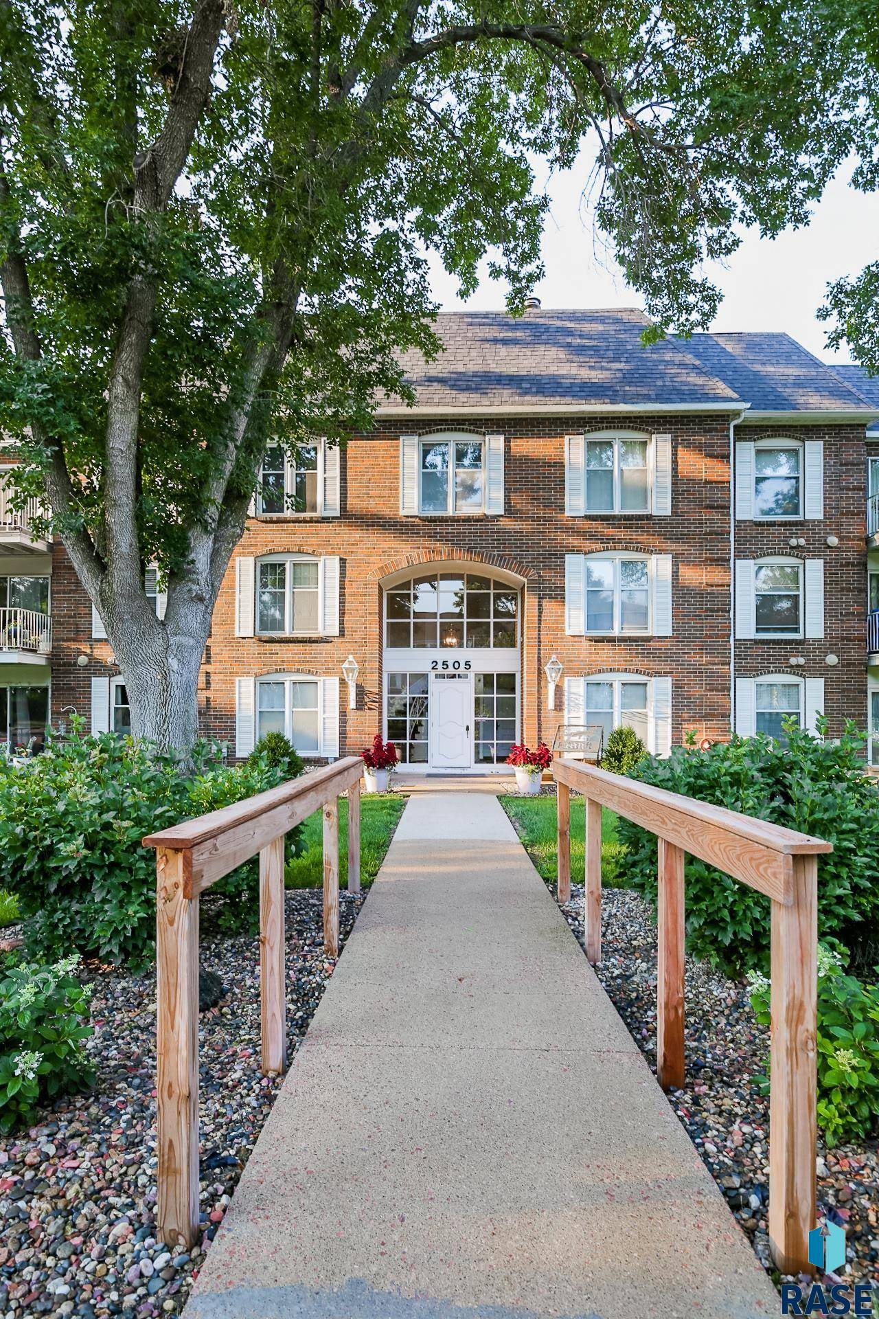 Sioux Falls, SD 57105,2505 S Kiwanis Ave #145