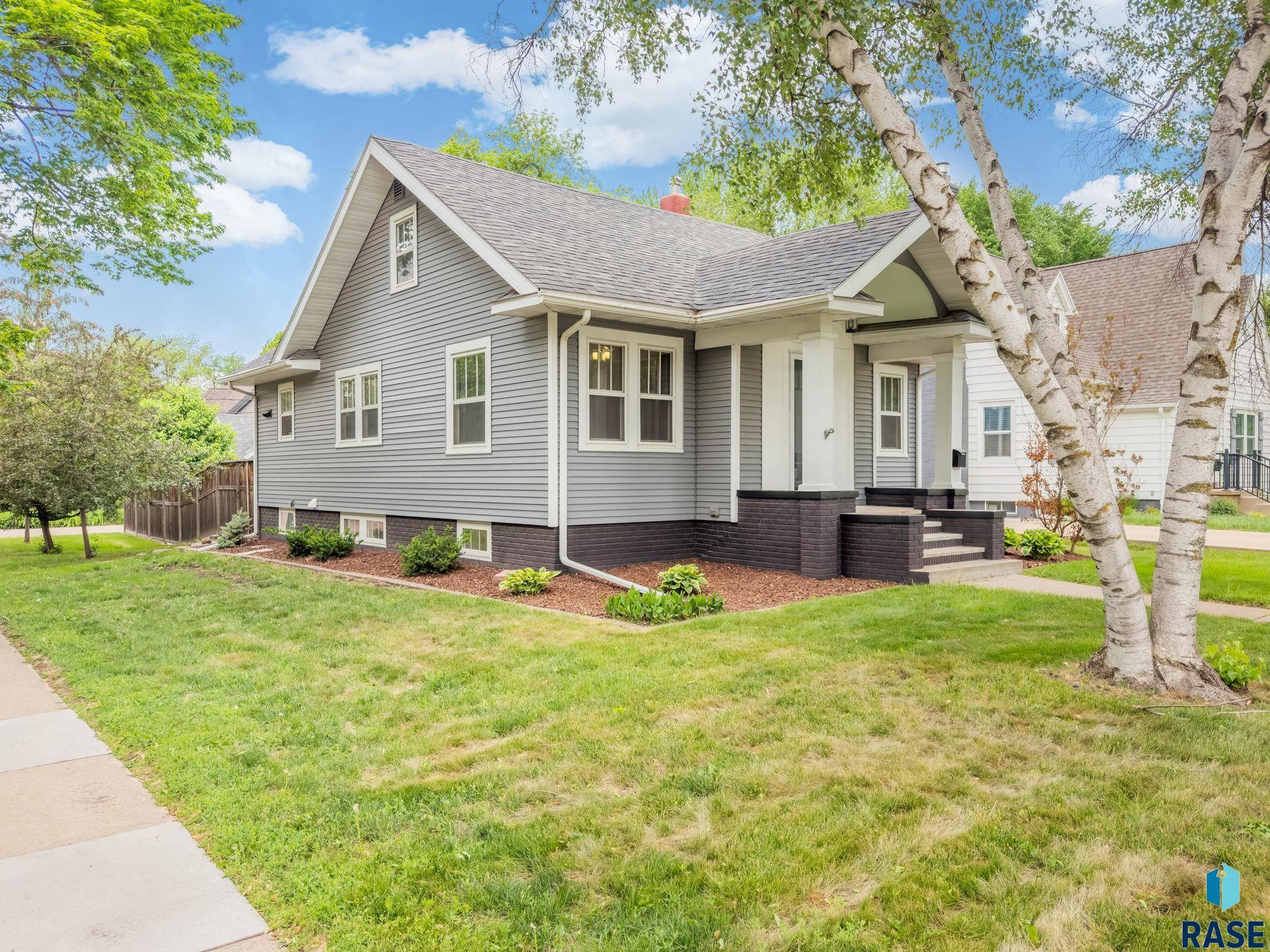 Sioux Falls, SD 57105,1719 S 5th Ave