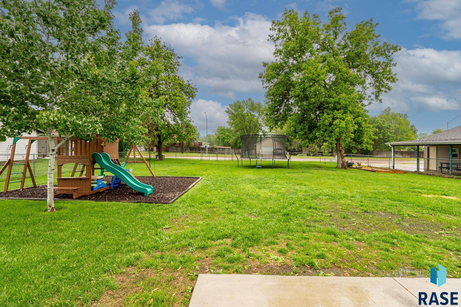 Brandon, SD 57005,208 E Glennwood Dr