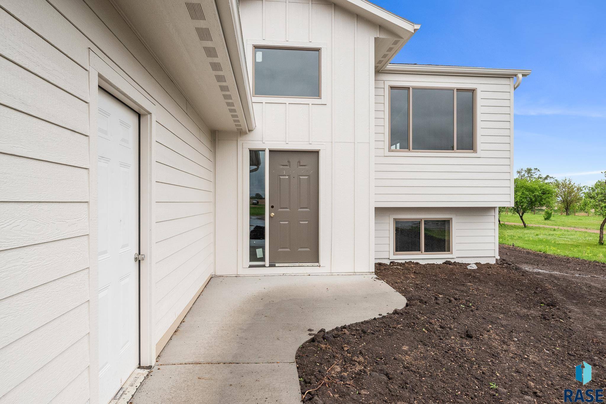 Canistota, SD 57012,851 N 4th Ave