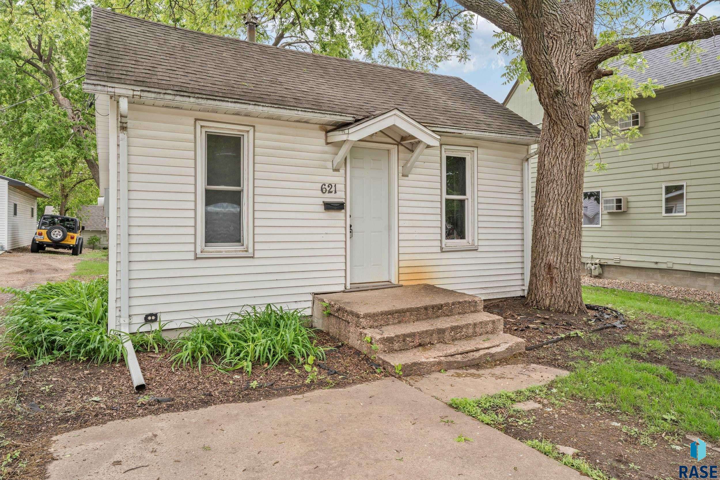 Sioux Falls, SD 57105,621 W 21st St