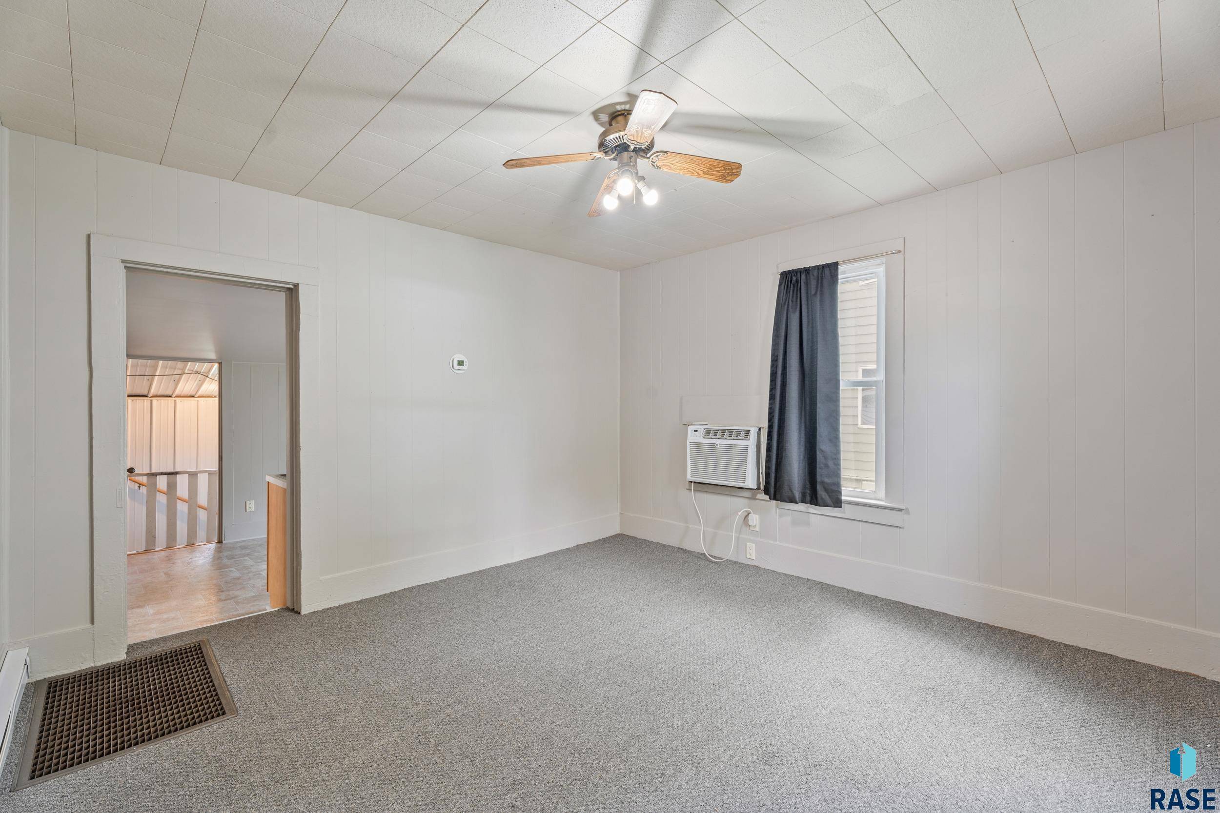 Sioux Falls, SD 57105,621 W 21st St