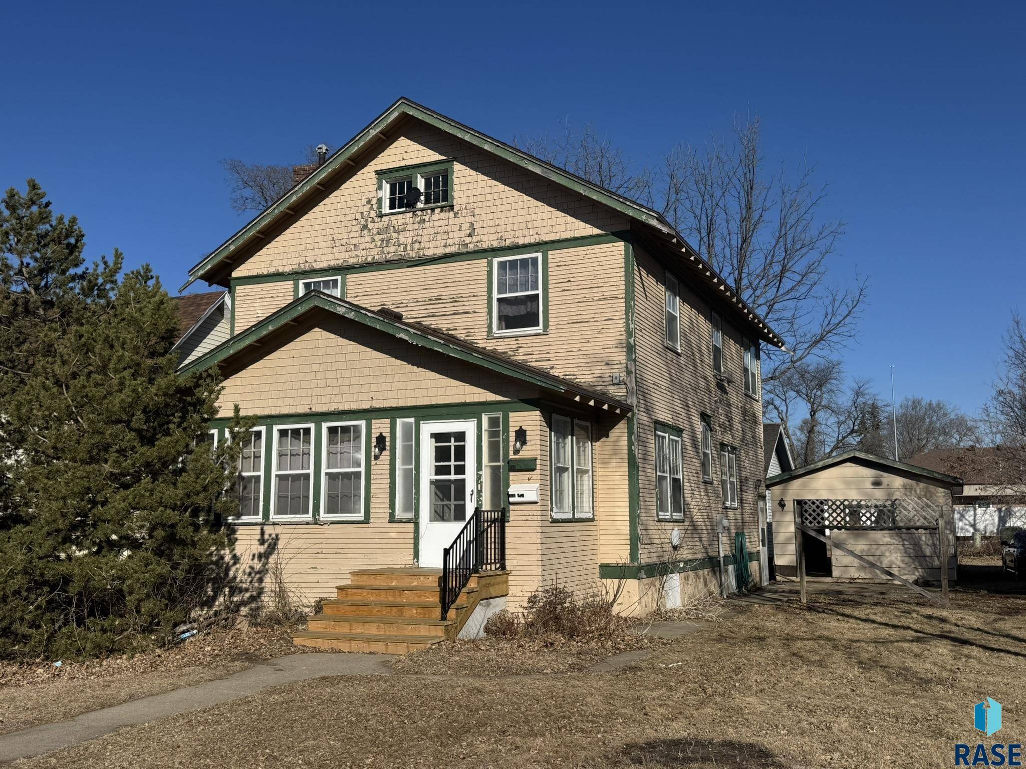 Madison, SD 57042,418 NW 1st St