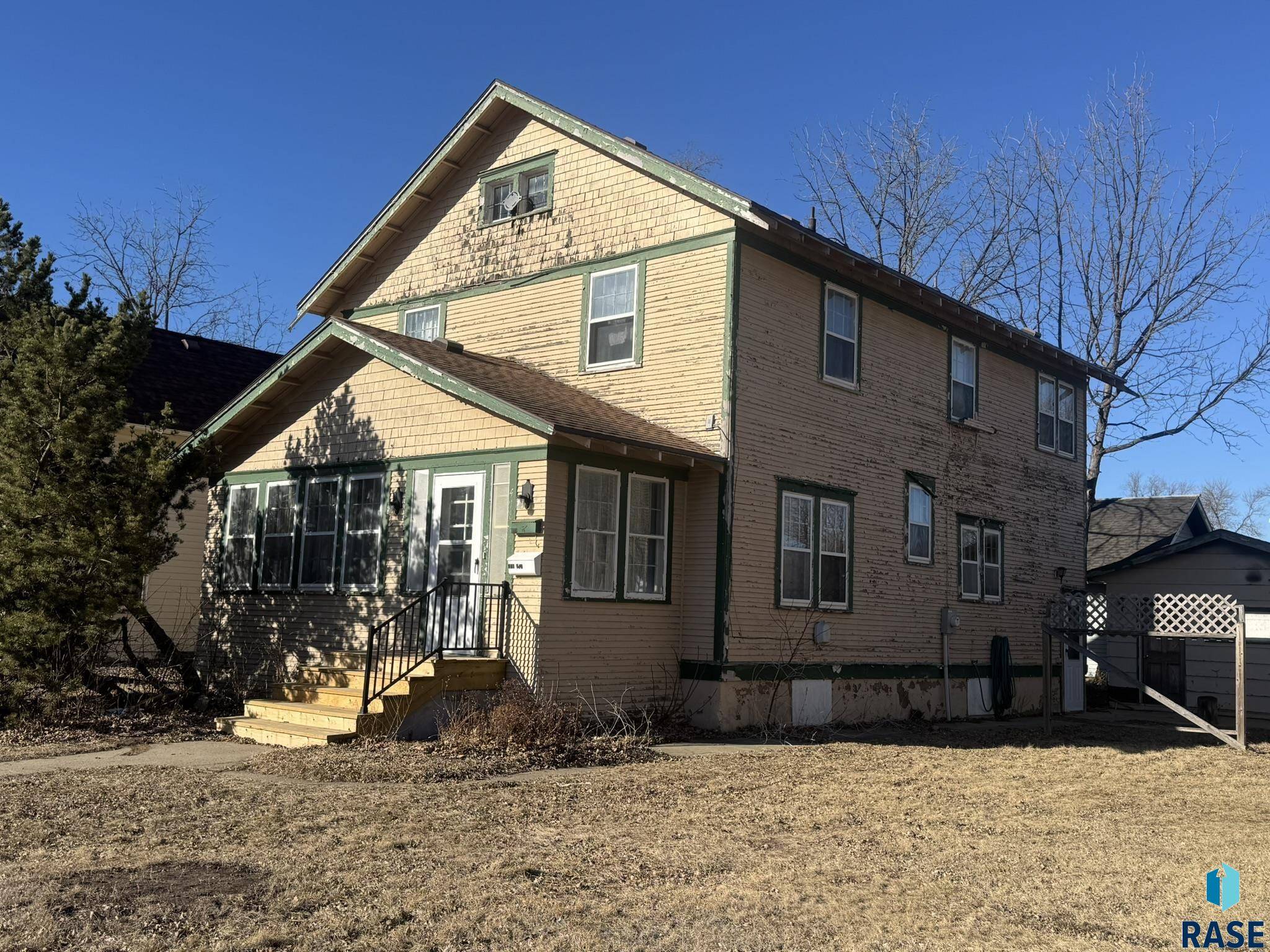 Madison, SD 57042,418 NW 1st St
