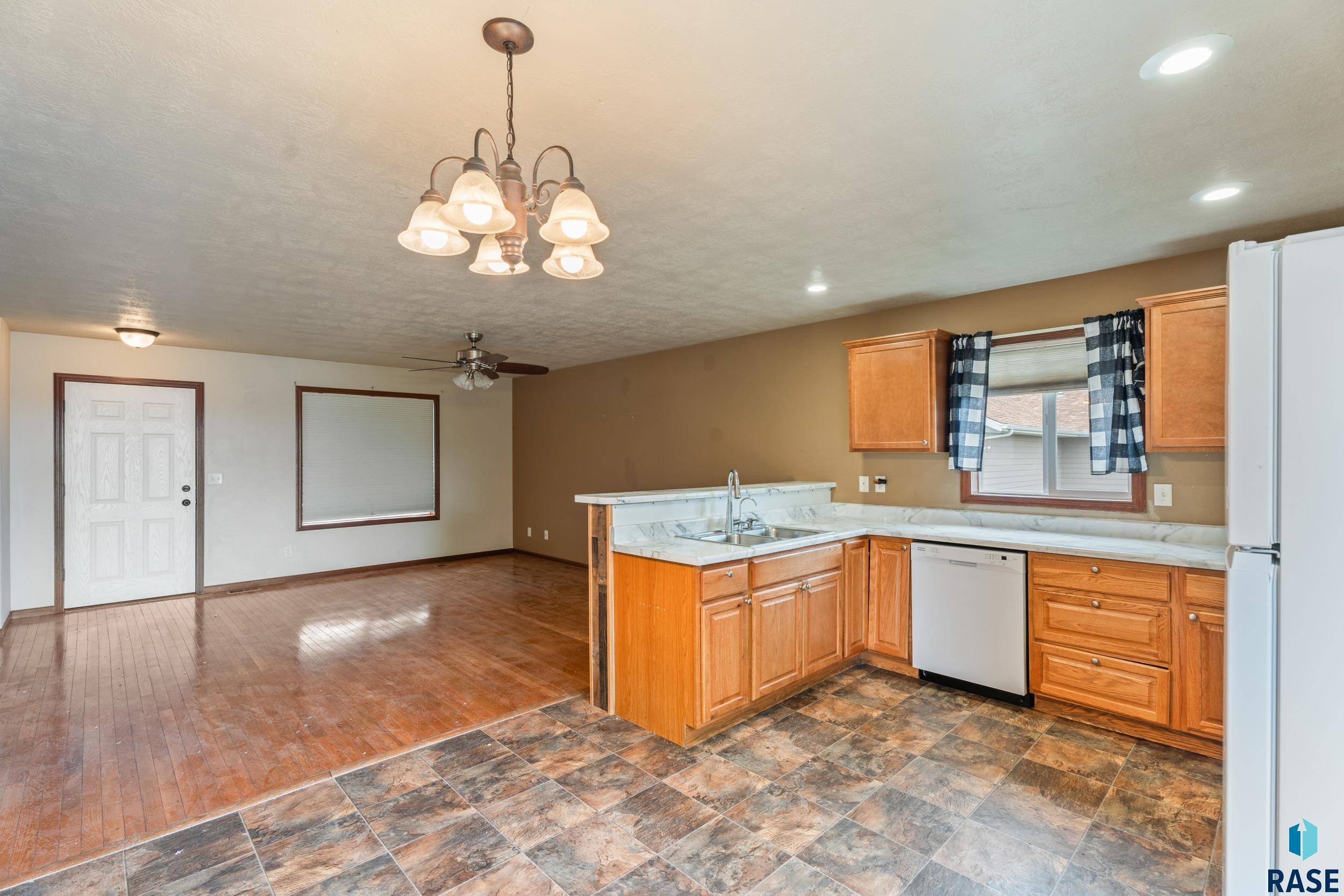 Sioux Falls, SD 57107,605 N Daisy Ave