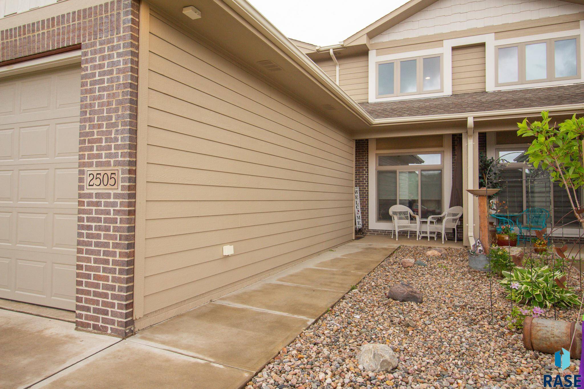Sioux Falls, SD 57106,2505 S Kinderhook Ave