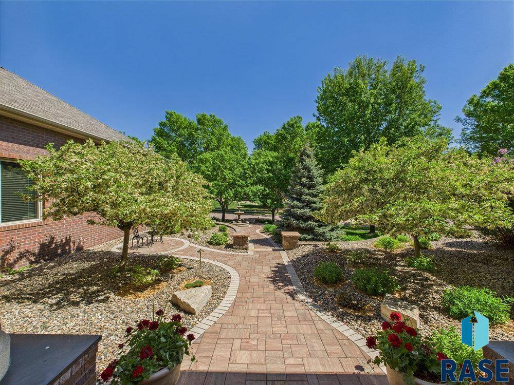 Sioux Falls, SD 57103,3001 S St Francis Ln