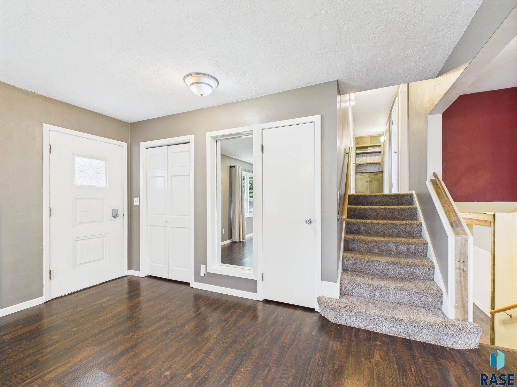 Lennox, SD 57039,105 S Elm St