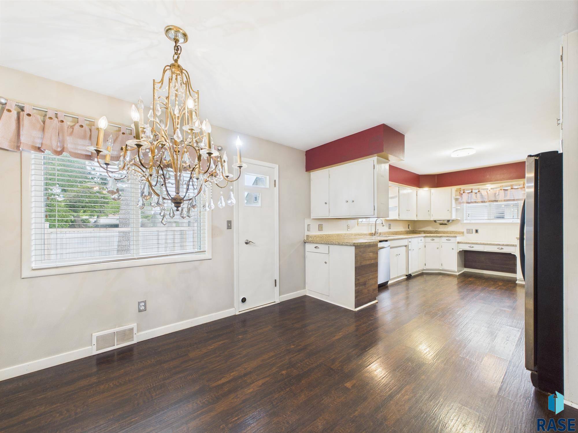 Lennox, SD 57039,105 S Elm St