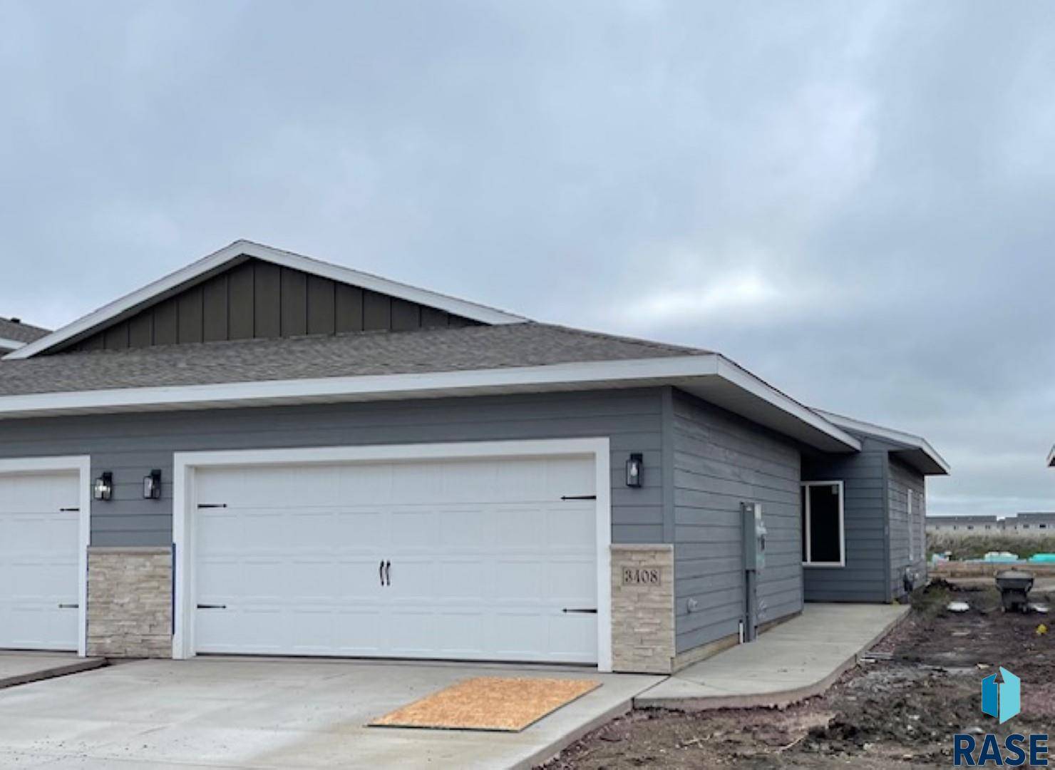 Sioux Falls, SD 57106,3408 S Heather Ave