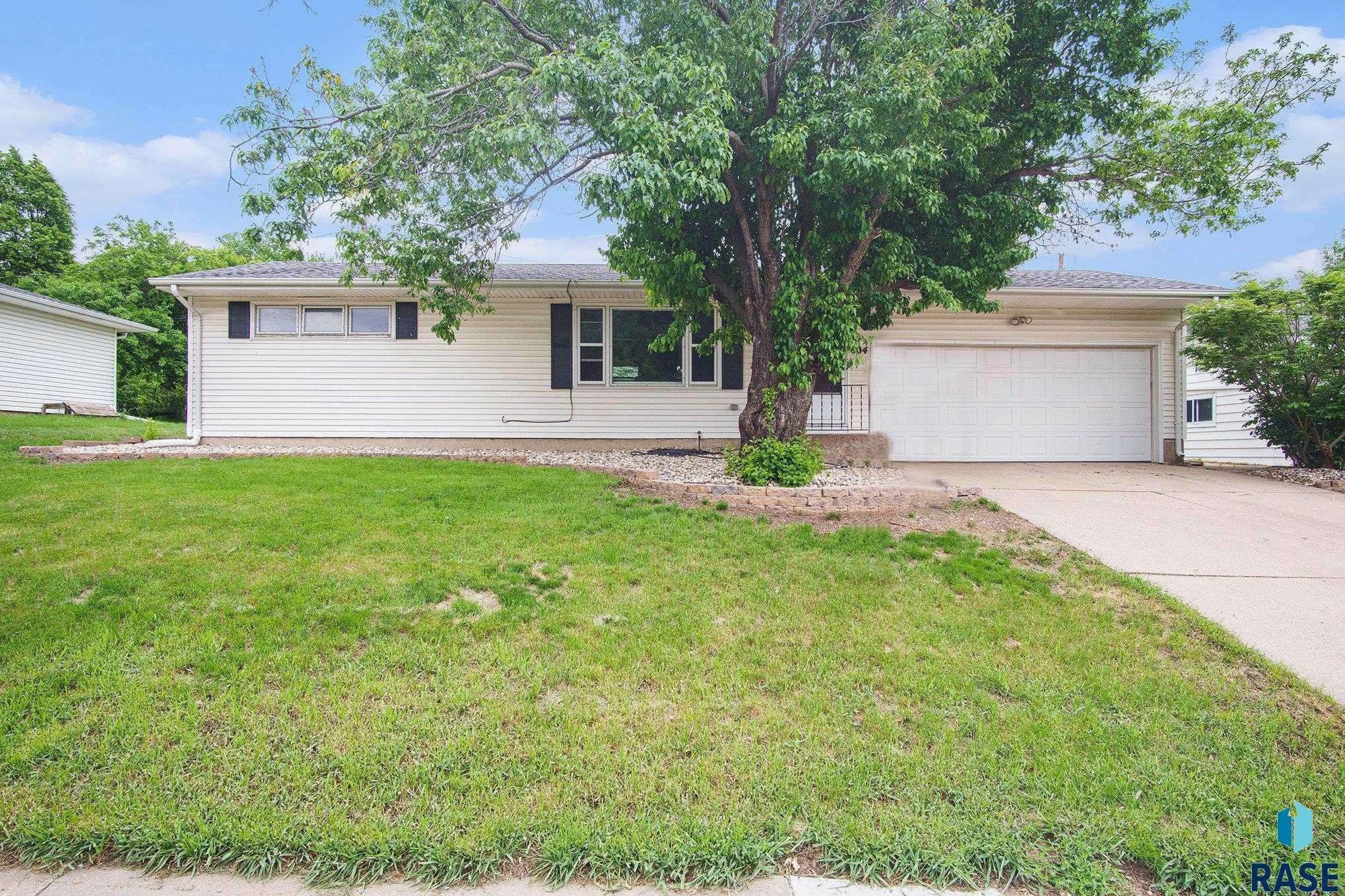 Sioux Falls, SD 57103,804 S Jessica Ave