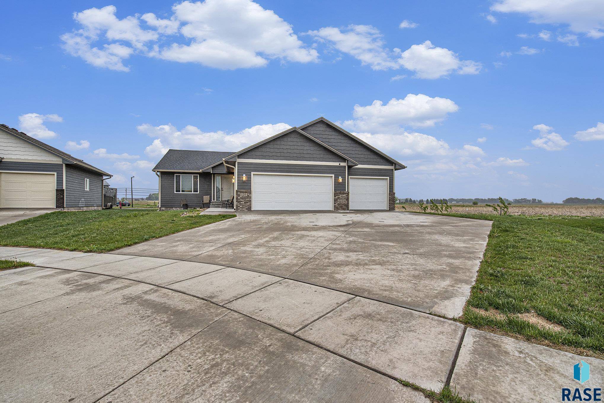 Harrisburg, SD 57032,120 St Charles Cir
