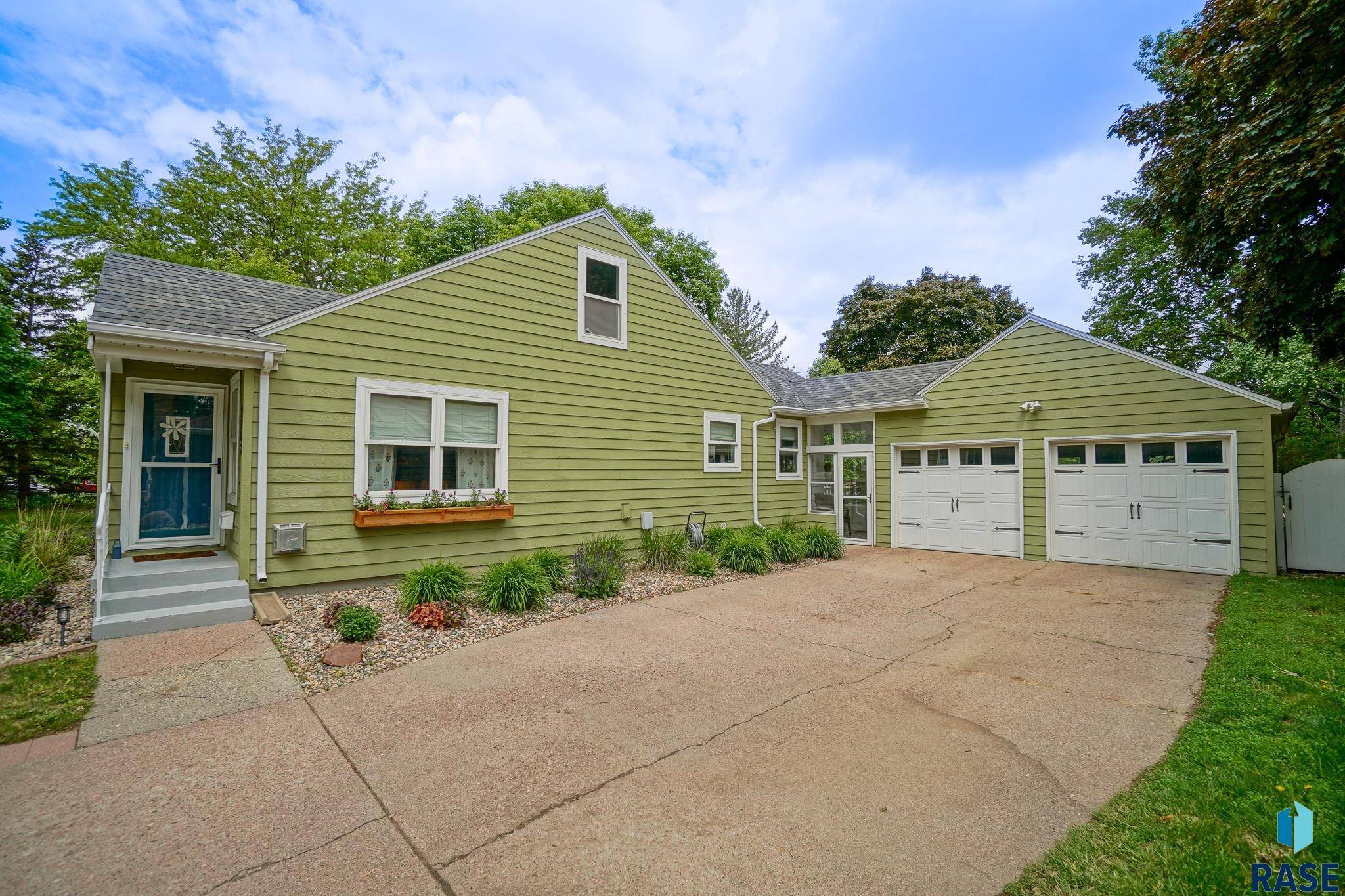 Sioux Falls, SD 57105,2208 W 22nd St