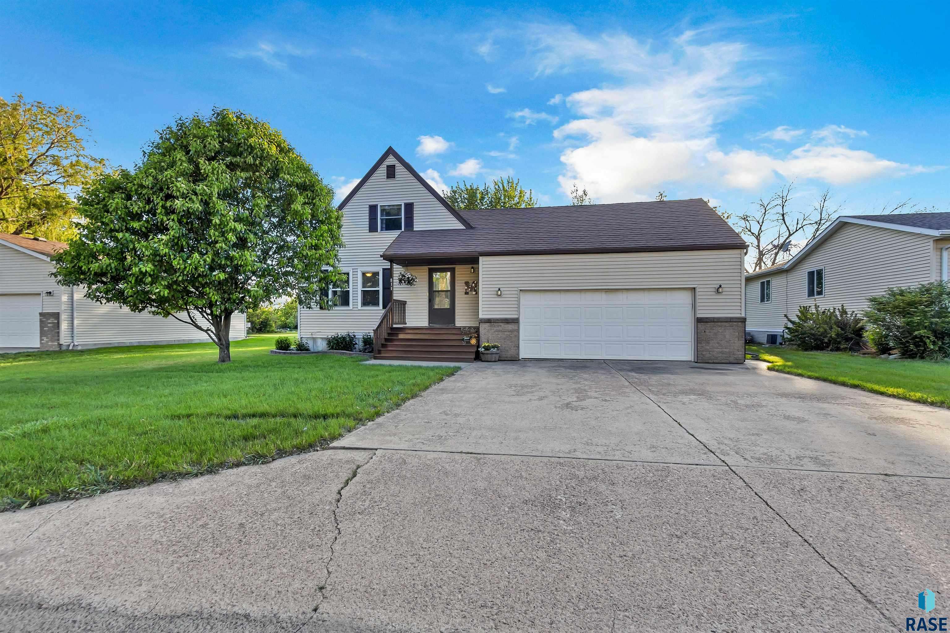 Canton, SD 57013,811 N Cedar St