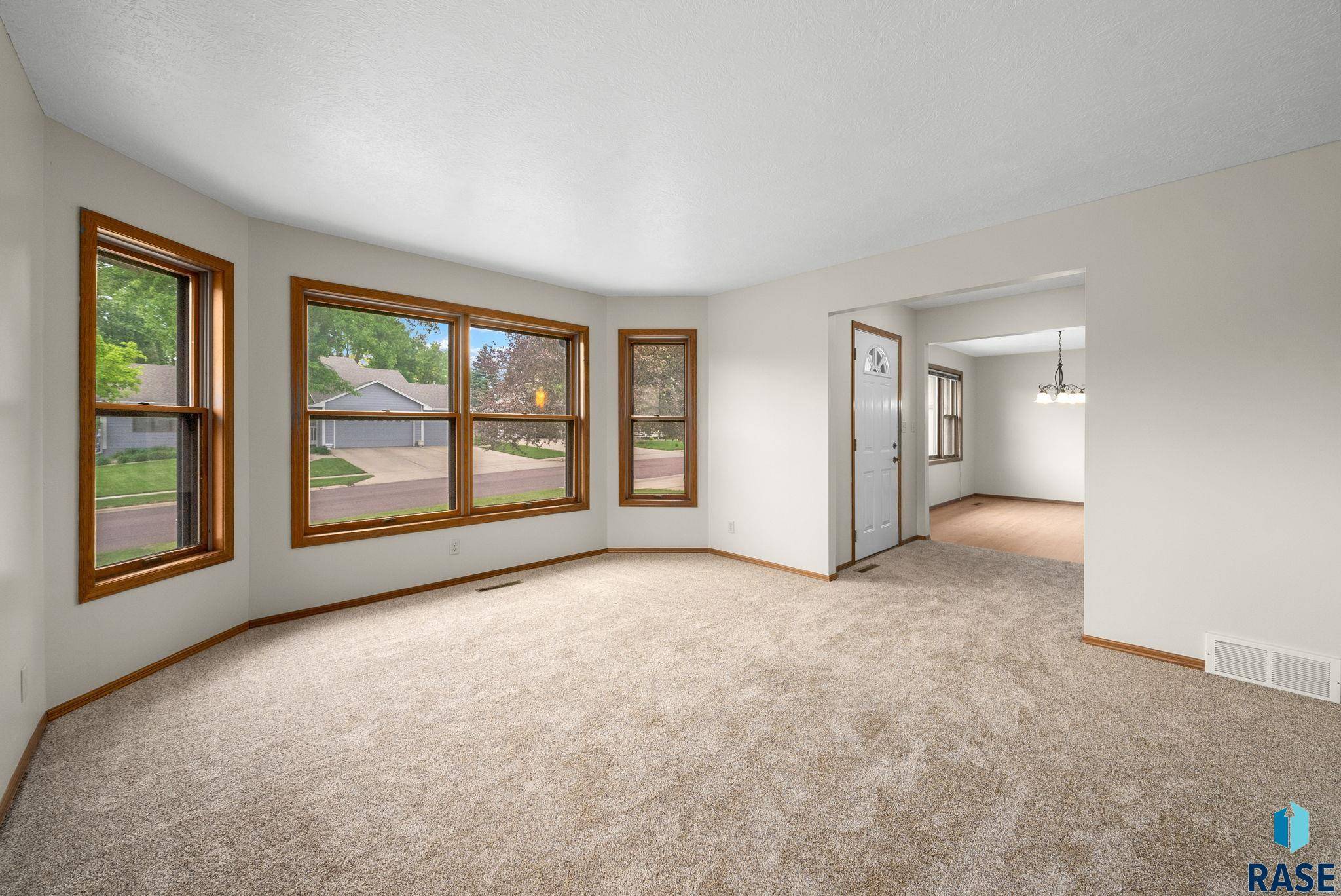 Sioux Falls, SD 57108,909 E 64th St