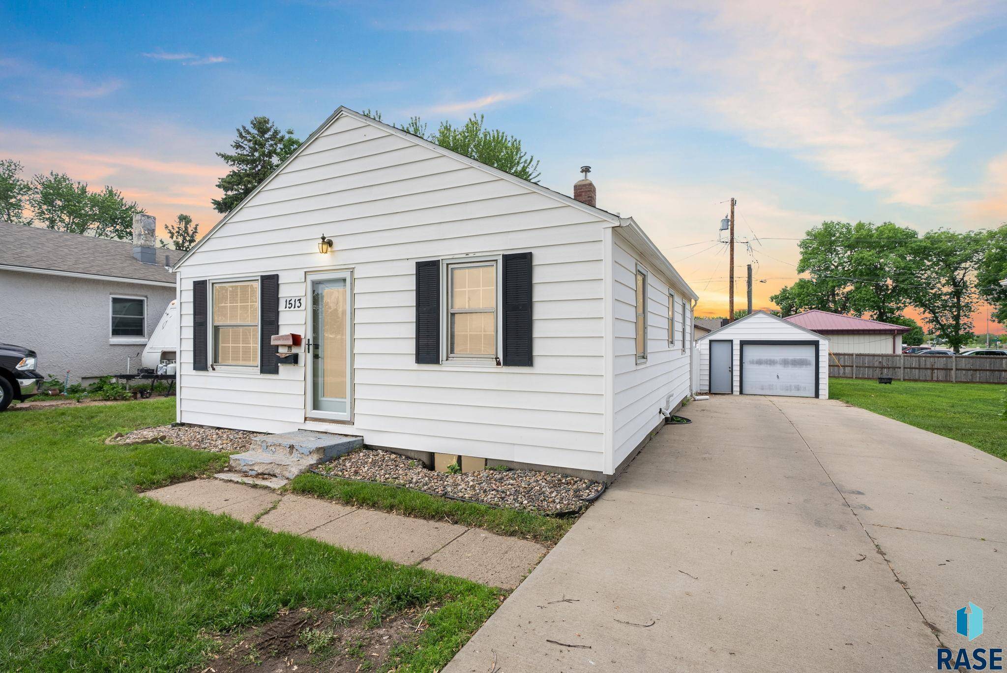 Sioux Falls, SD 57104,1513 Elmwood Ave