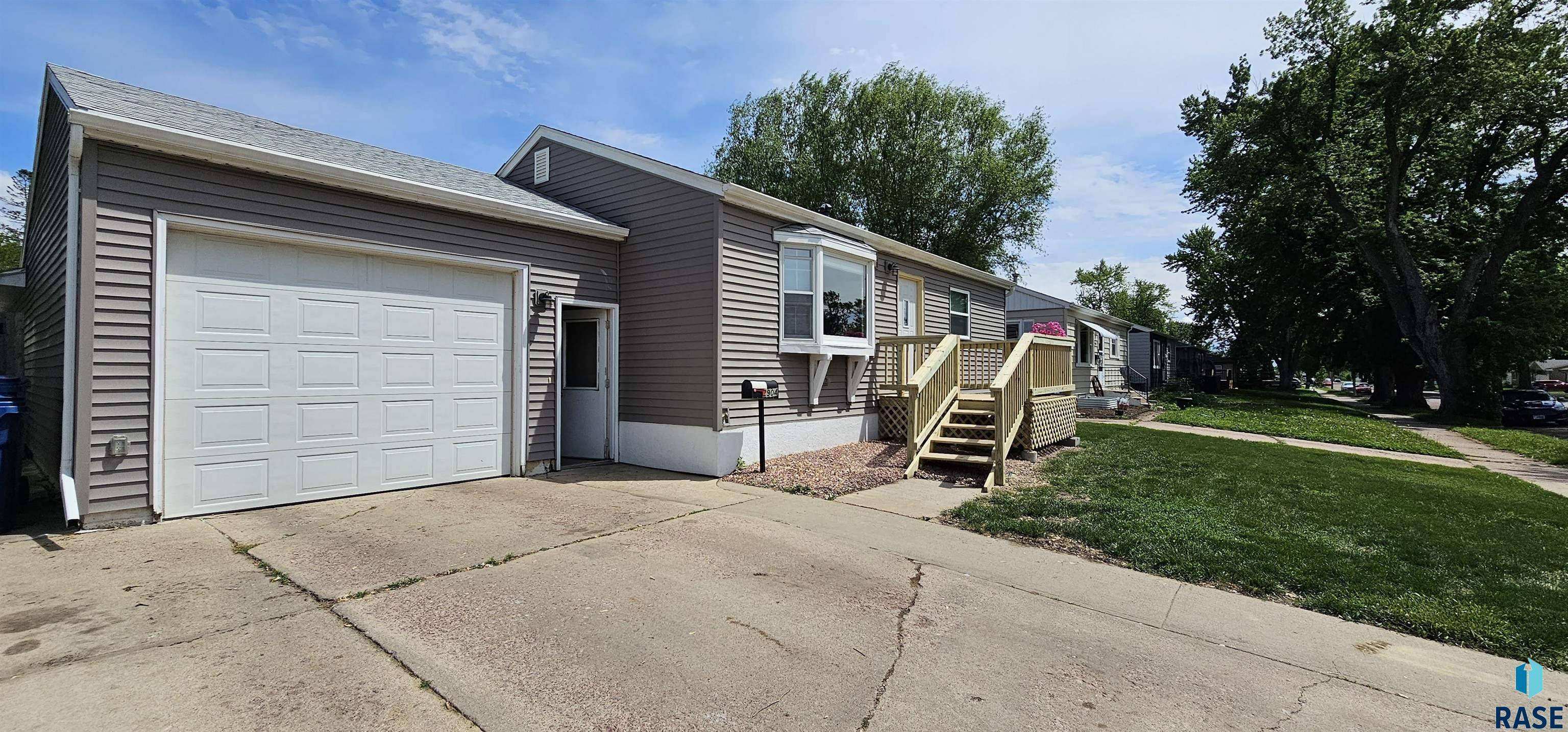 Sioux Falls, SD 57105,2904 S Glendale Ave