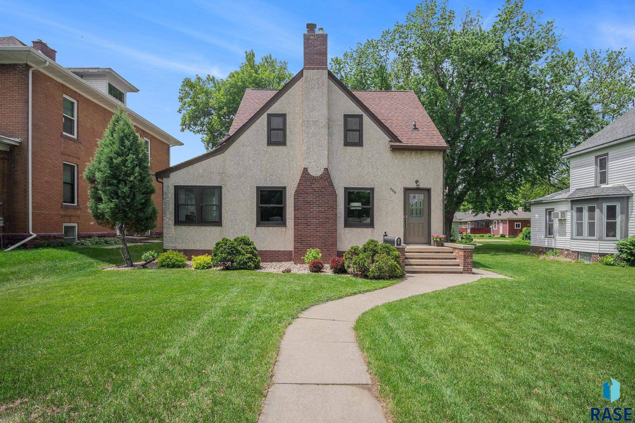 Luverne, MN 56156,609 N Freeman Ave