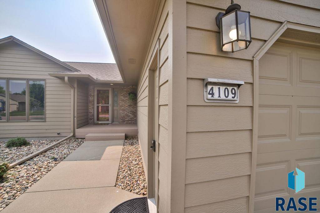 Sioux Falls, SD 57103,4109 S Bond Ave