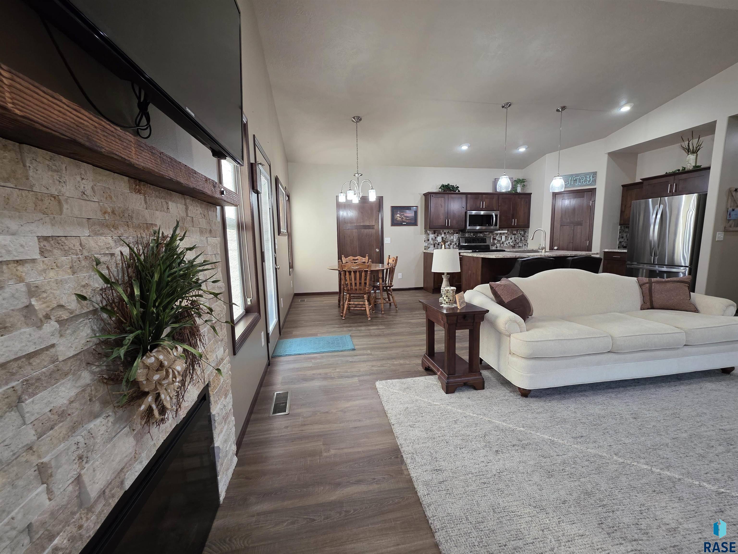 Sioux Falls, SD 57106,1305 S Wheatland Ave
