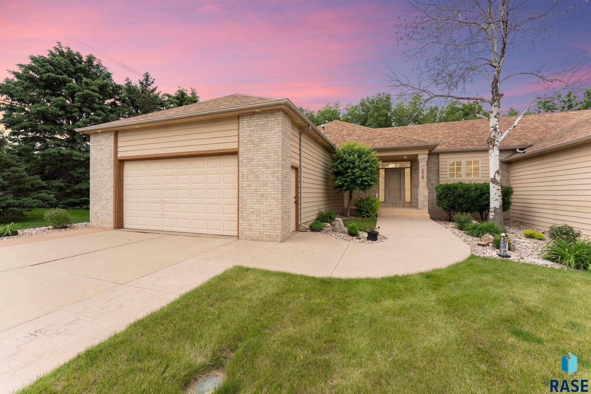 Sioux Falls, SD 57108,218 W Saint Andrews Dr