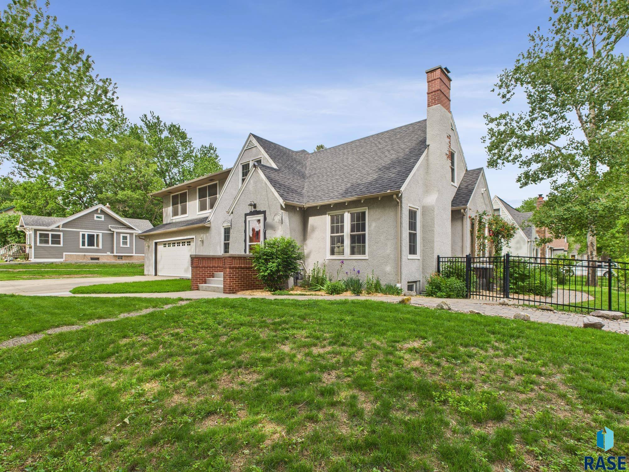 Sioux Falls, SD 57105,1816 S Main Ave
