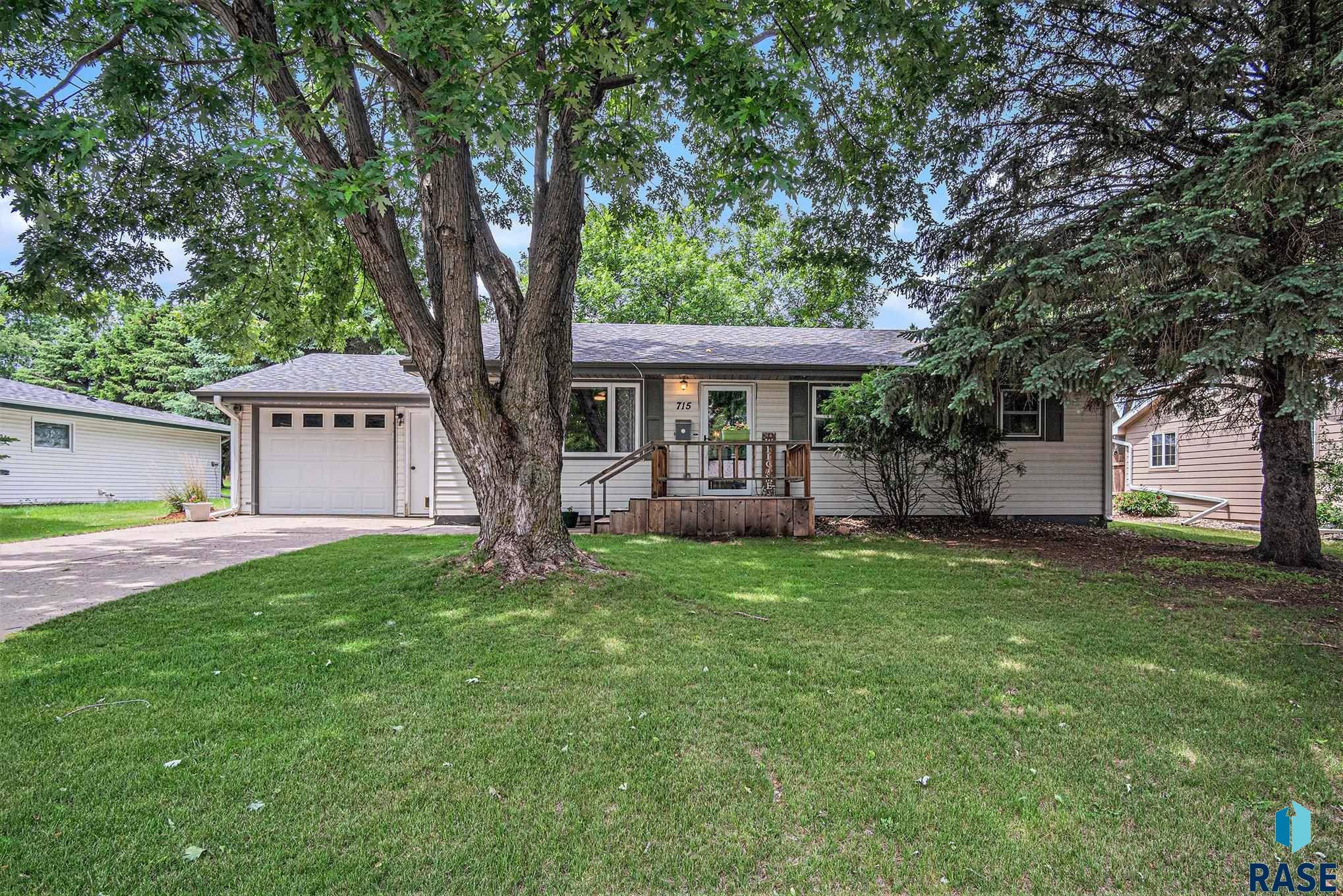 Madison, SD 57042,715 N Catherine Ave